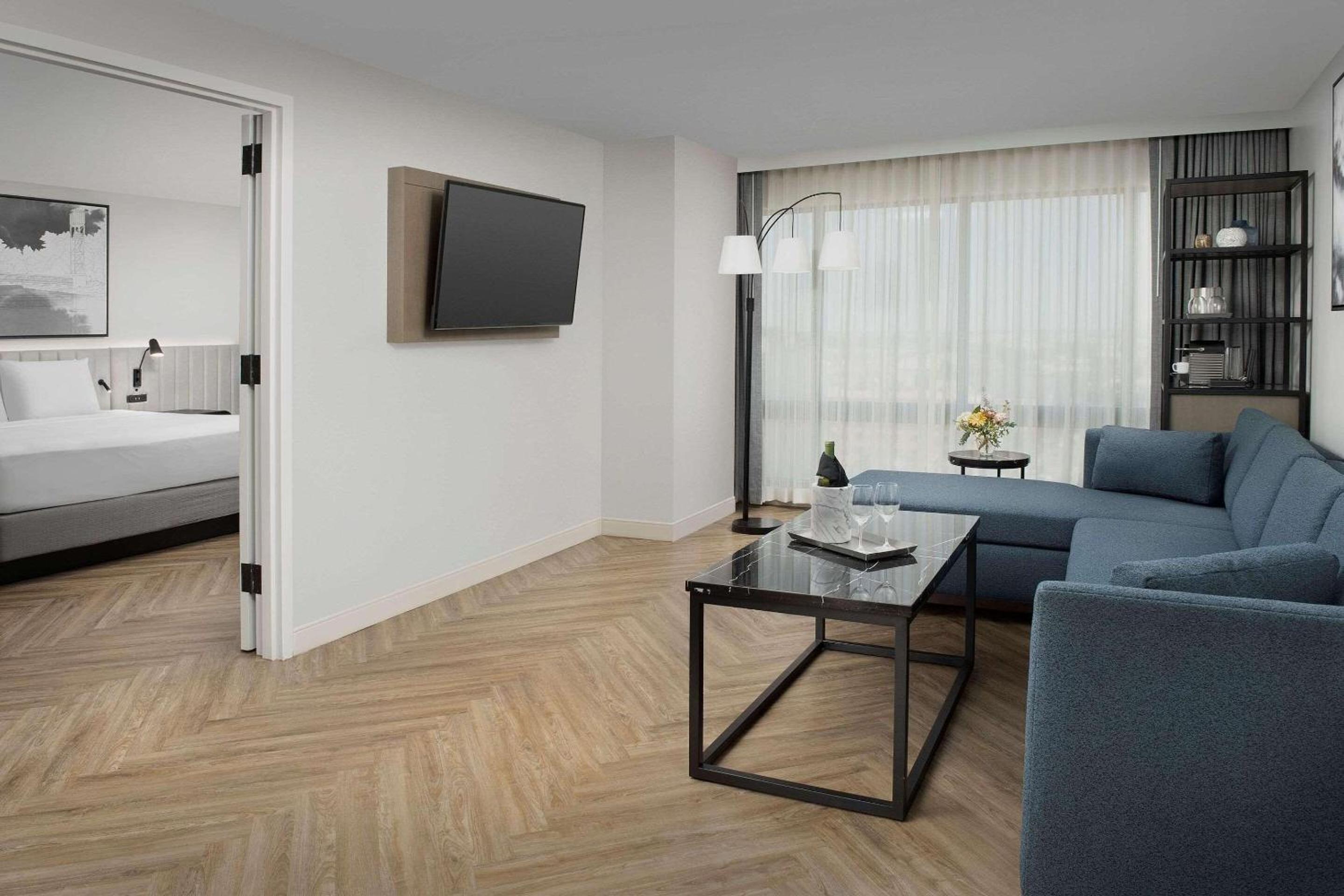 Presidential King Suite with City View - Non-Smoking photo 1