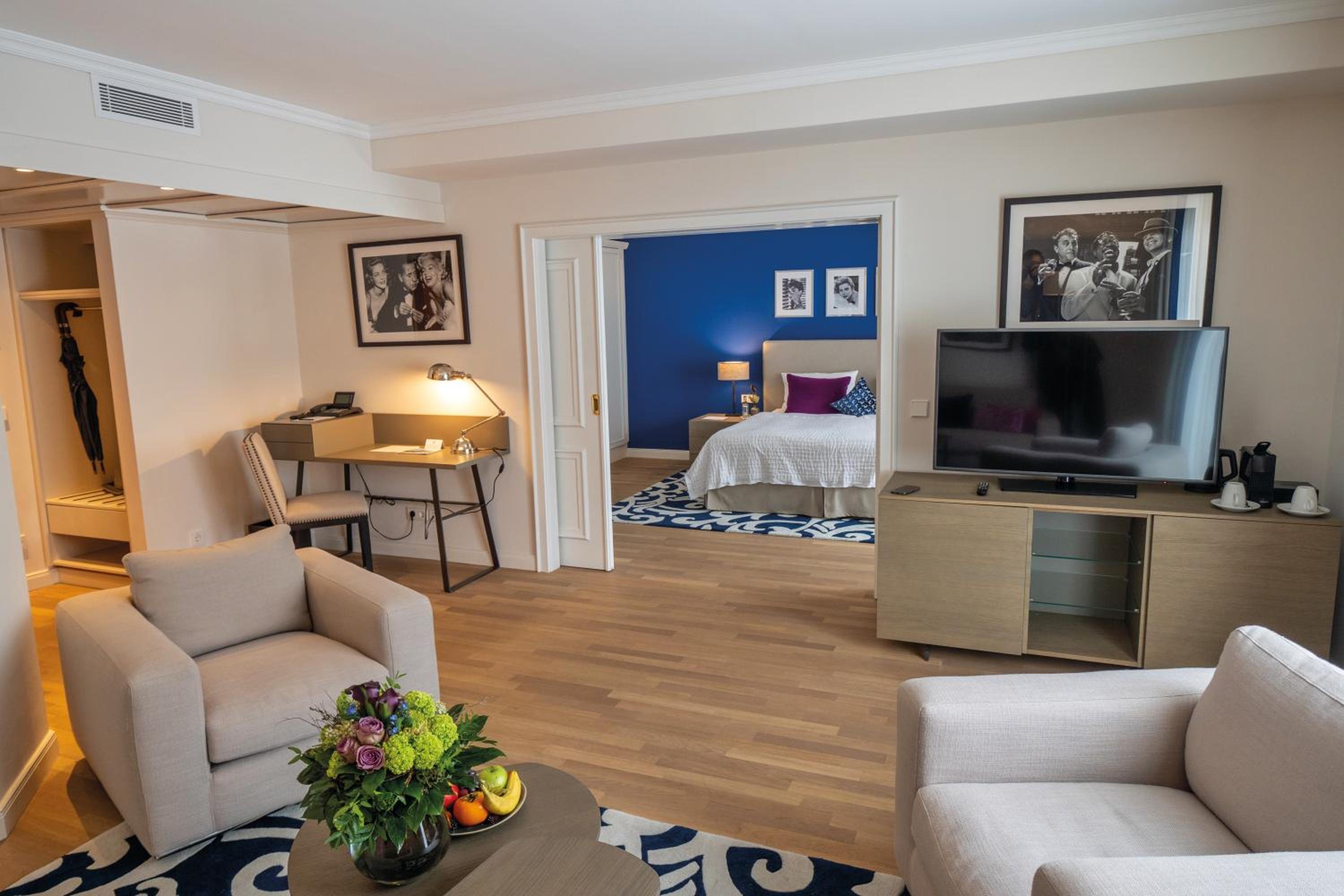 One-Bedroom Suite - Photo 4