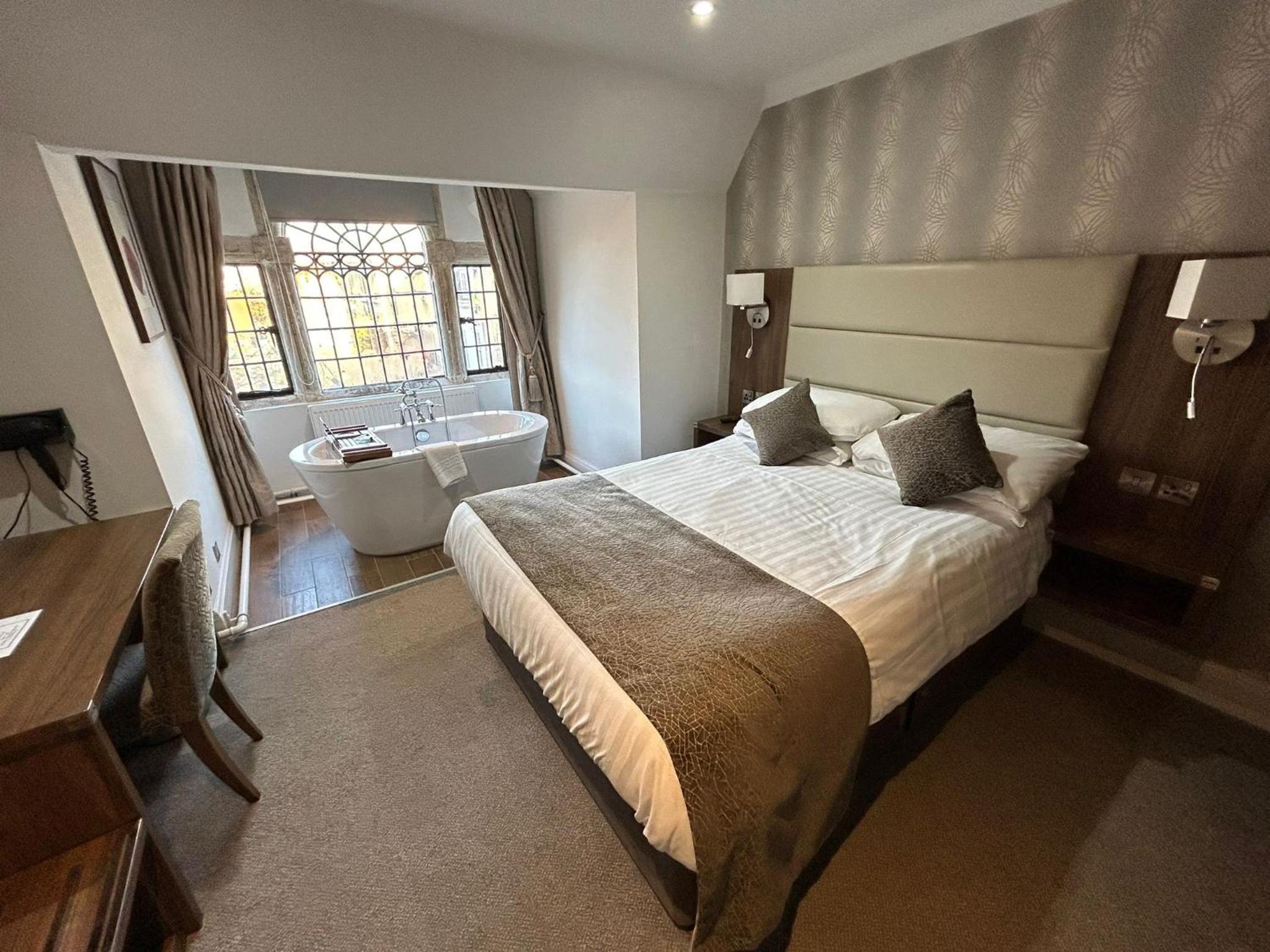 Deluxe Double Room with Bath photo 1