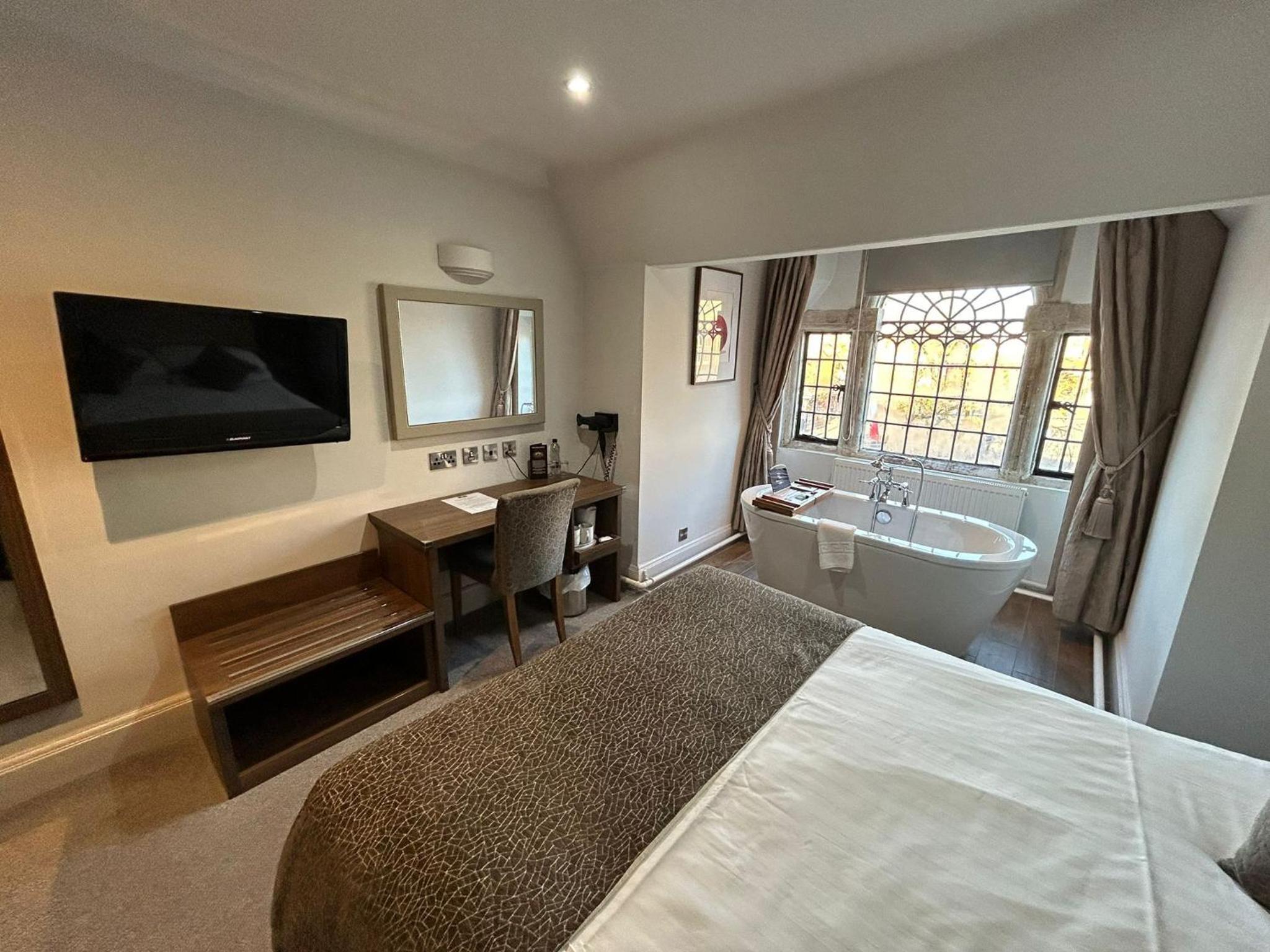 Deluxe Double Room with Bath photo 3