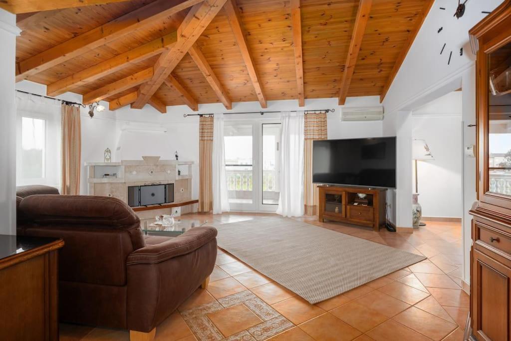 Two-Bedroom Apartment with Private Pool photo 1