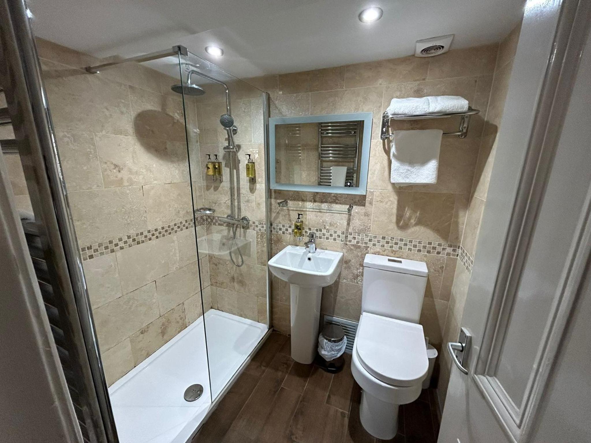Deluxe Double Room with Bath photo 2