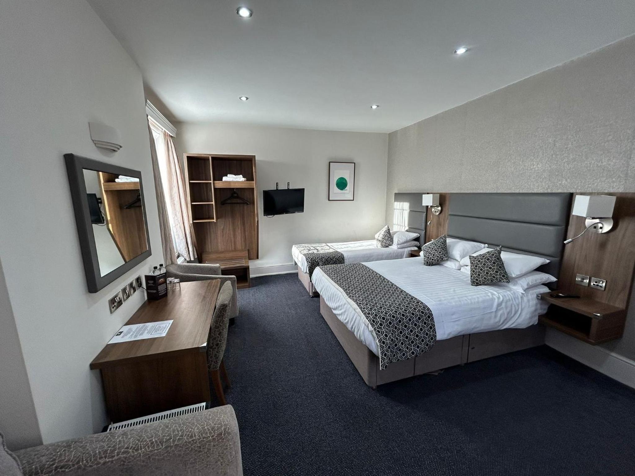 Superior Quadruple Room photo 3