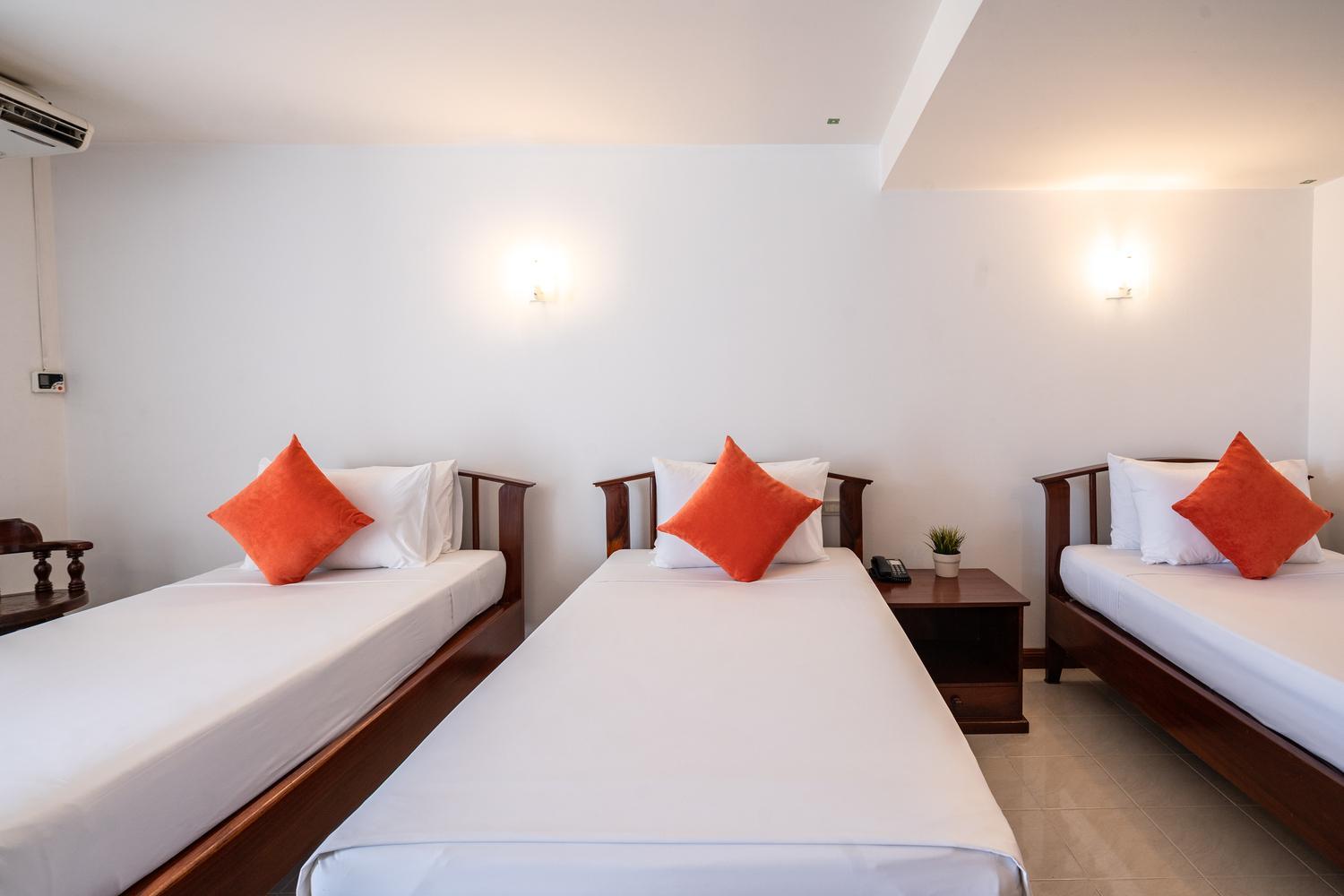 Triple Room with City View - Photo 6