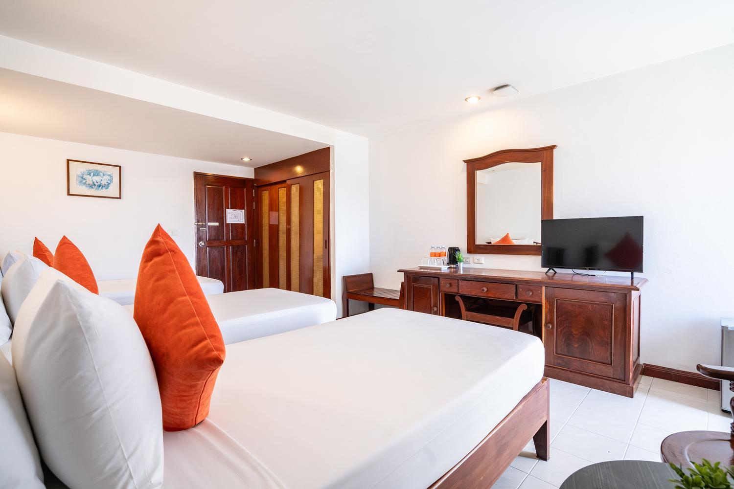 Triple Room with City View - Photo 5