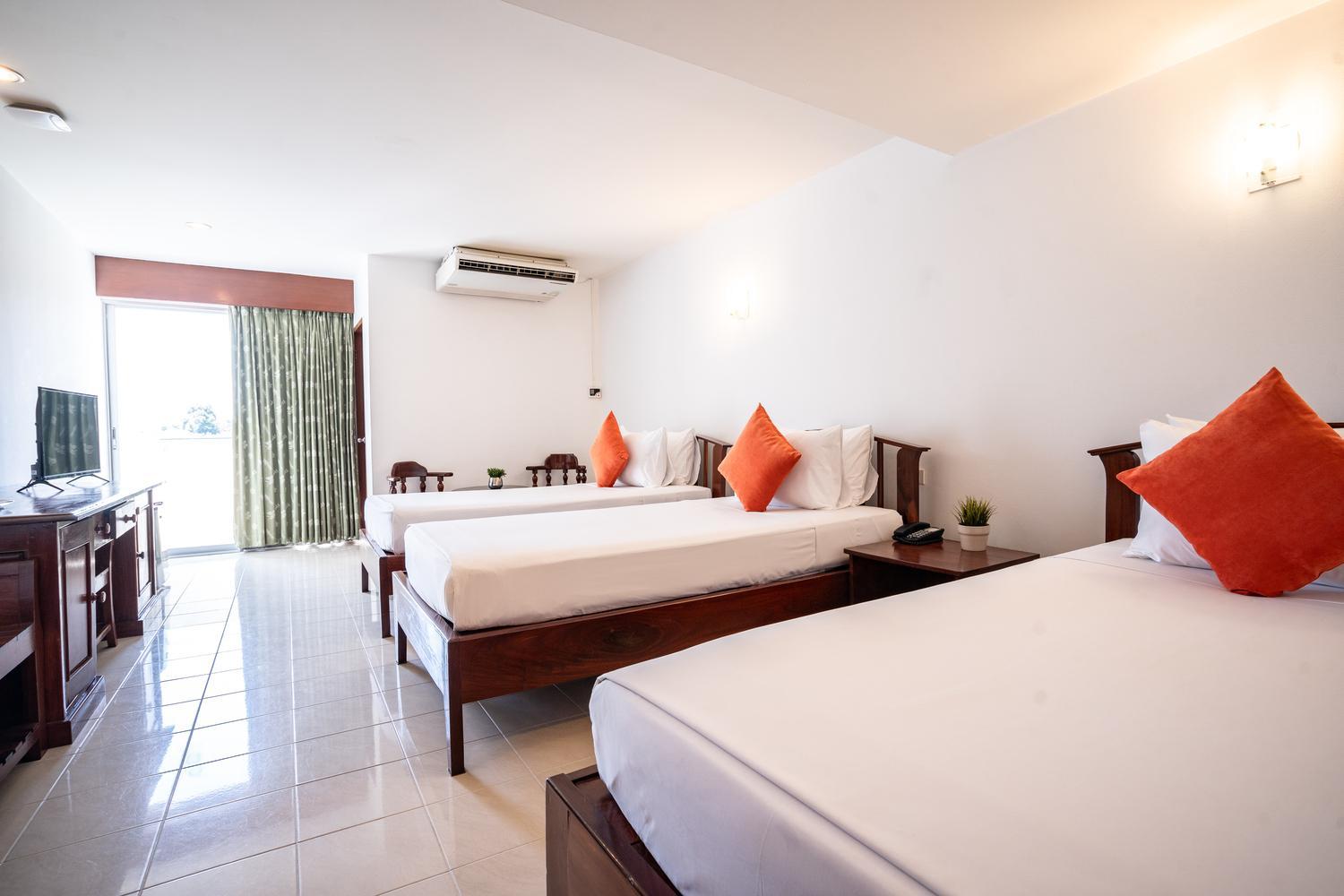 Triple Room with City View - Photo 4