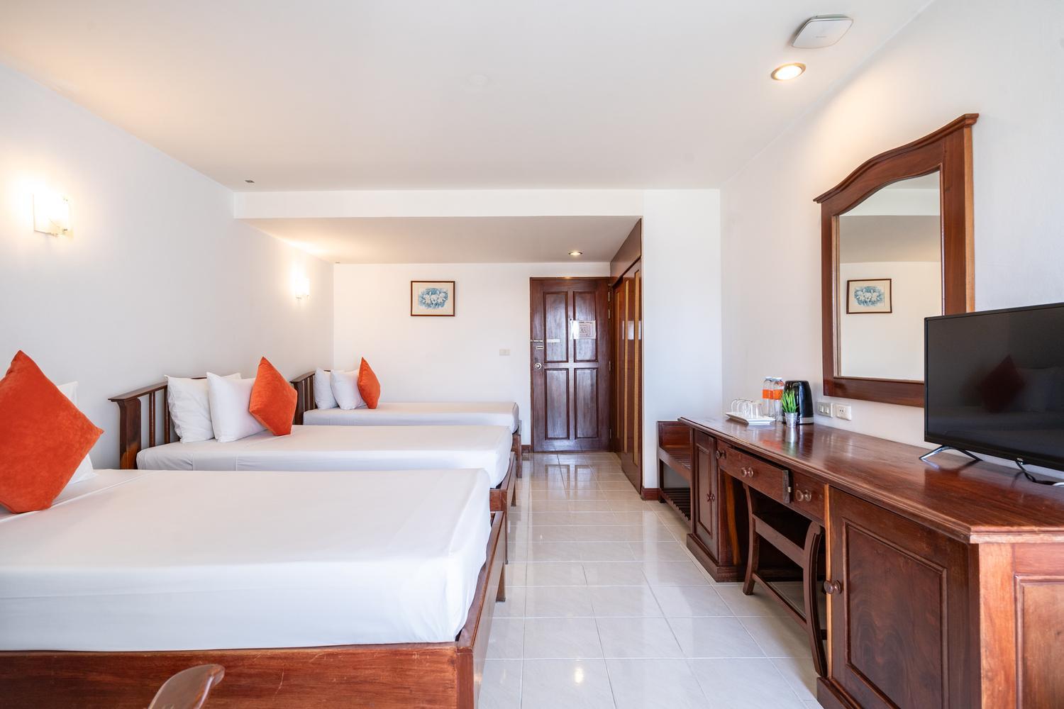 Triple Room with City View - Photo 3