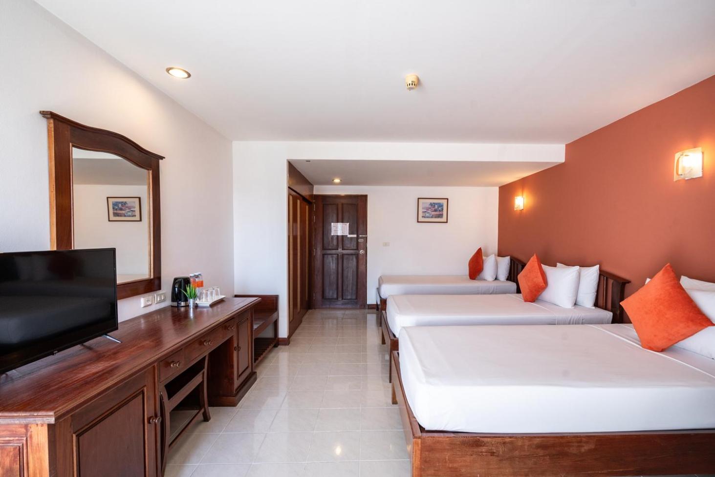 Triple Room with City View - Photo 9