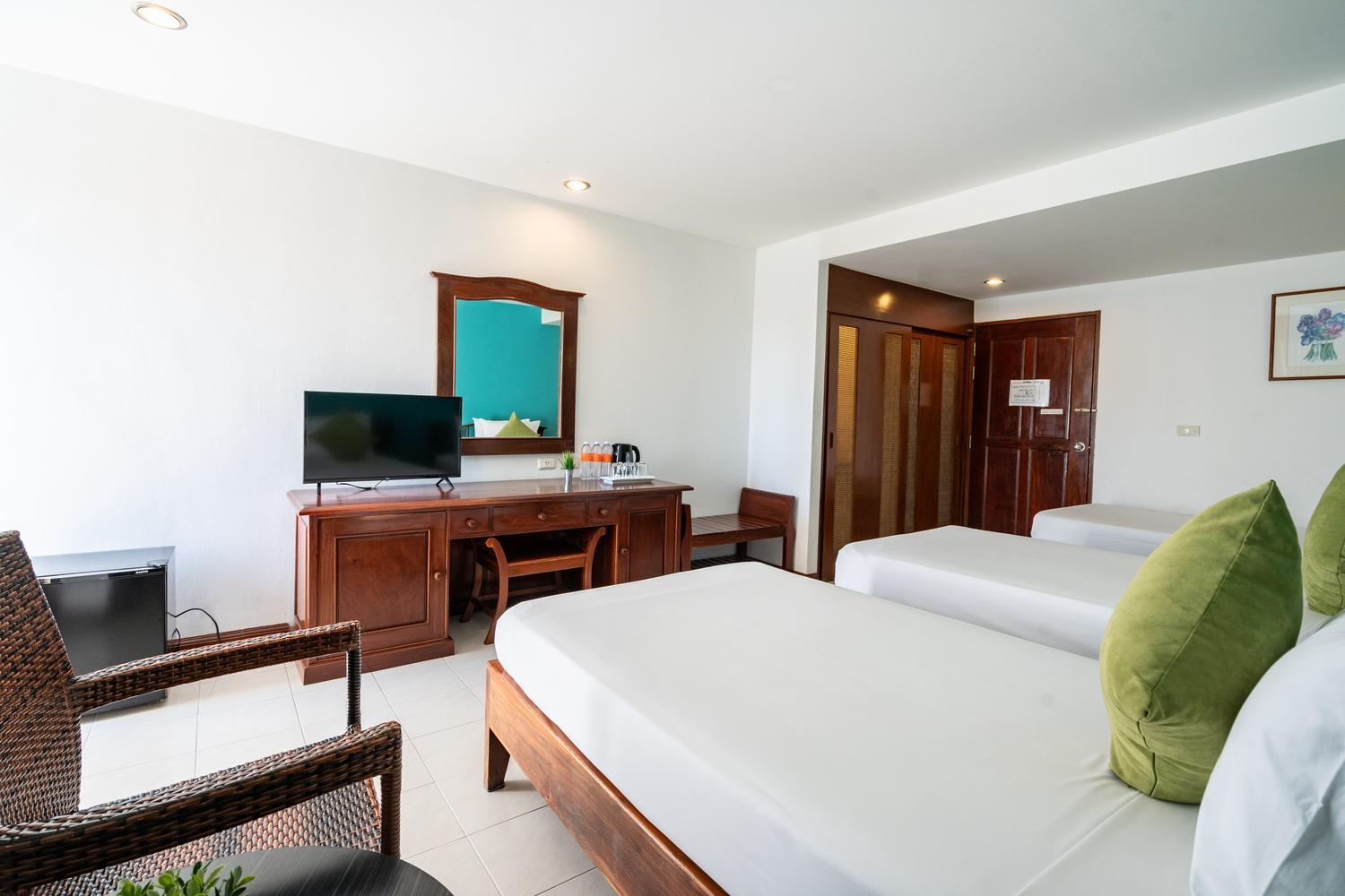Triple Room with City View - Photo 10