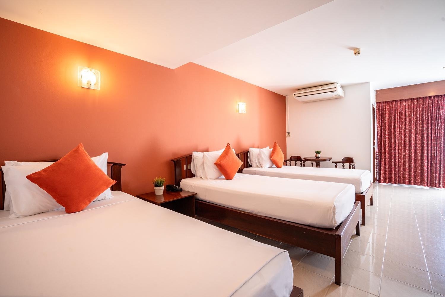 Triple Room with City View - Photo 12