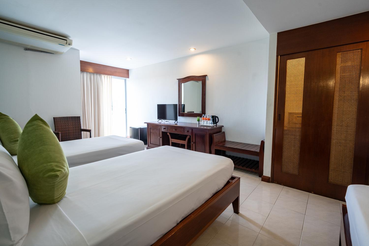 Triple Room with City View - Photo 15