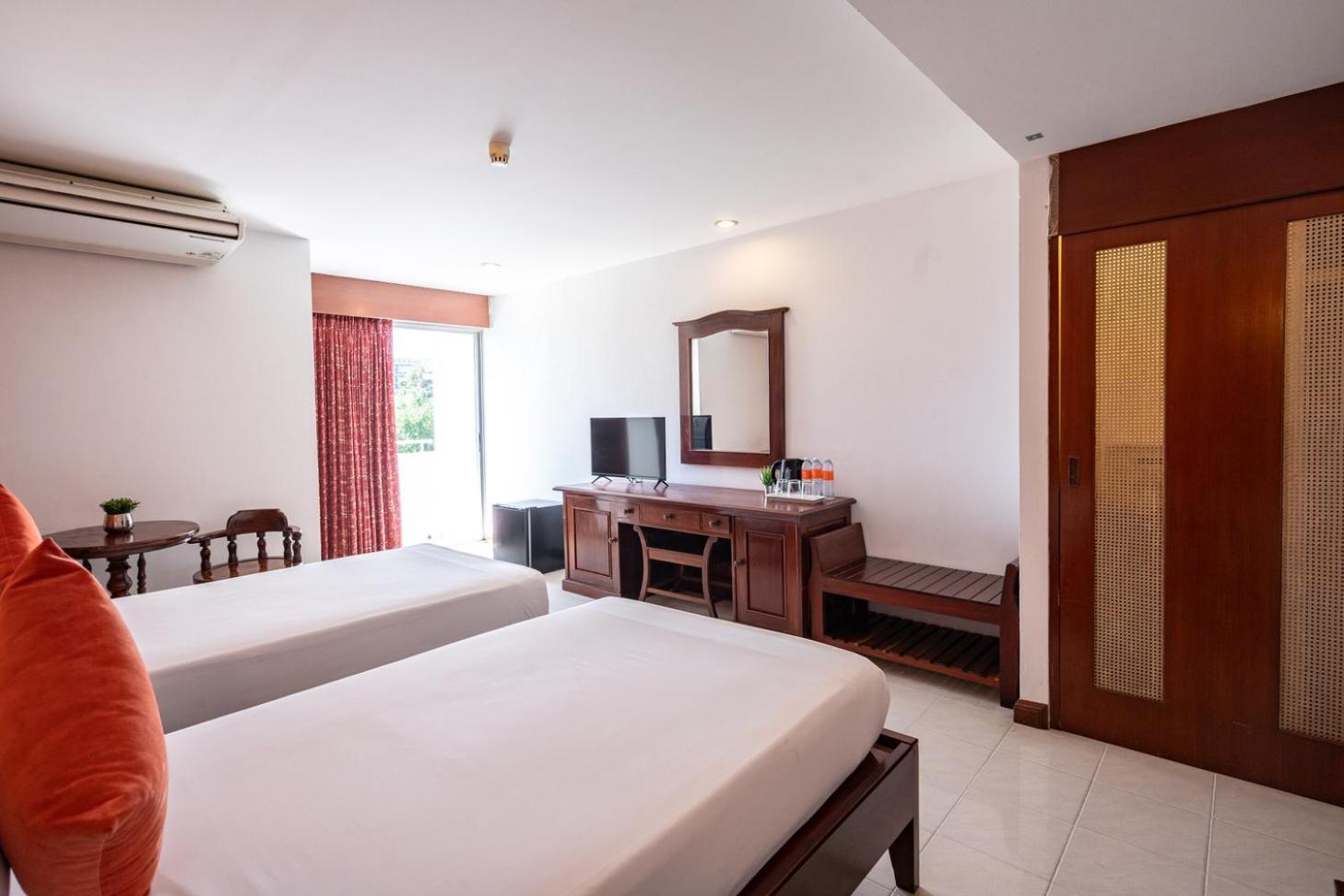 Triple Room with City View - Photo 14
