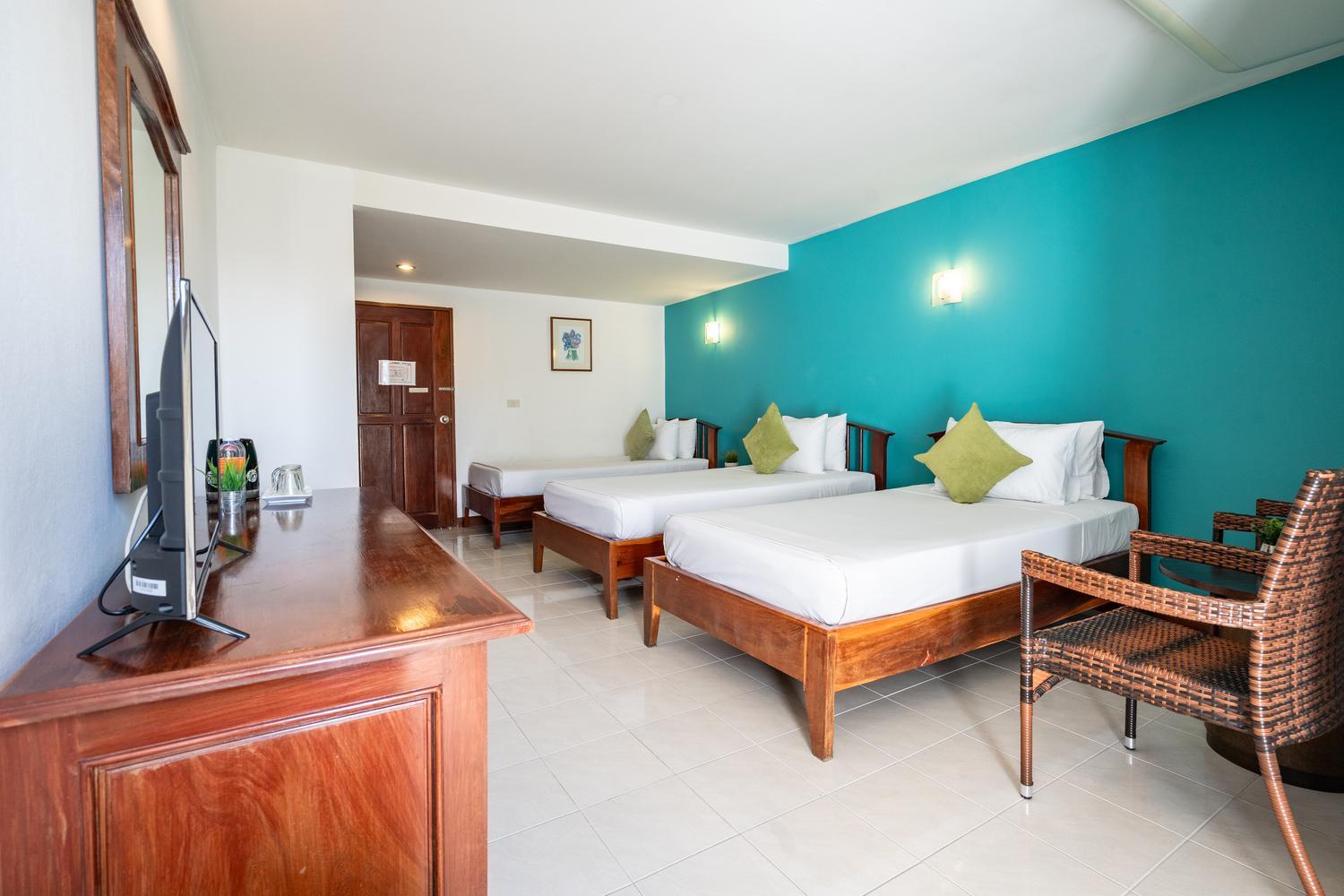 Triple Room with City View - Photo 16