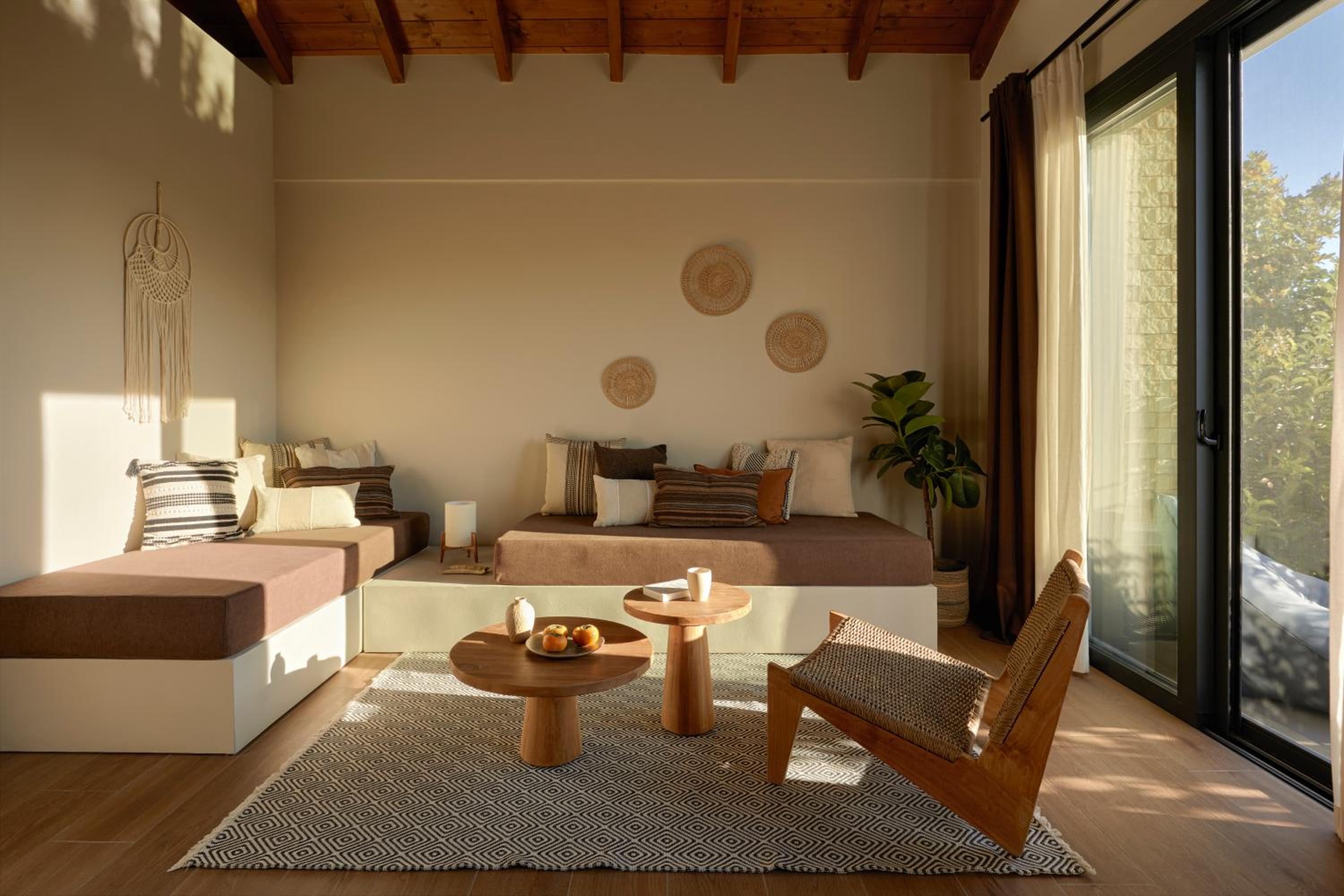 King Suite with Pool View