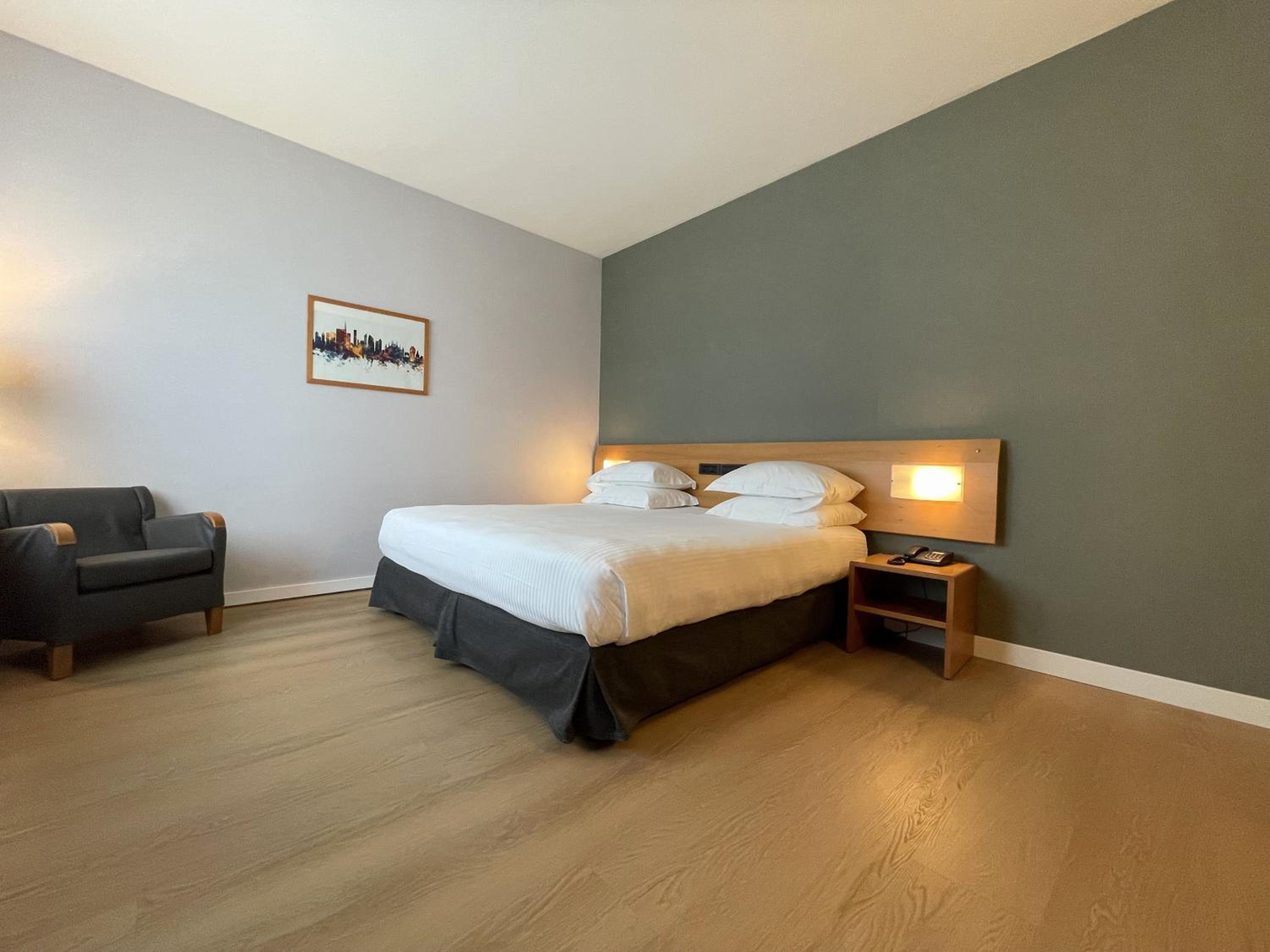 1 King Bed Premium  - Photo 3