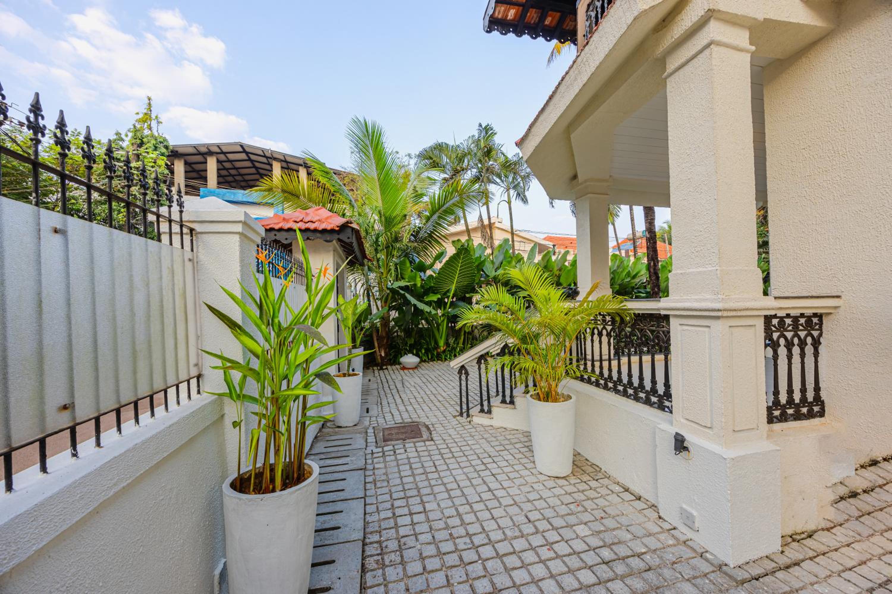 Villa photo 3