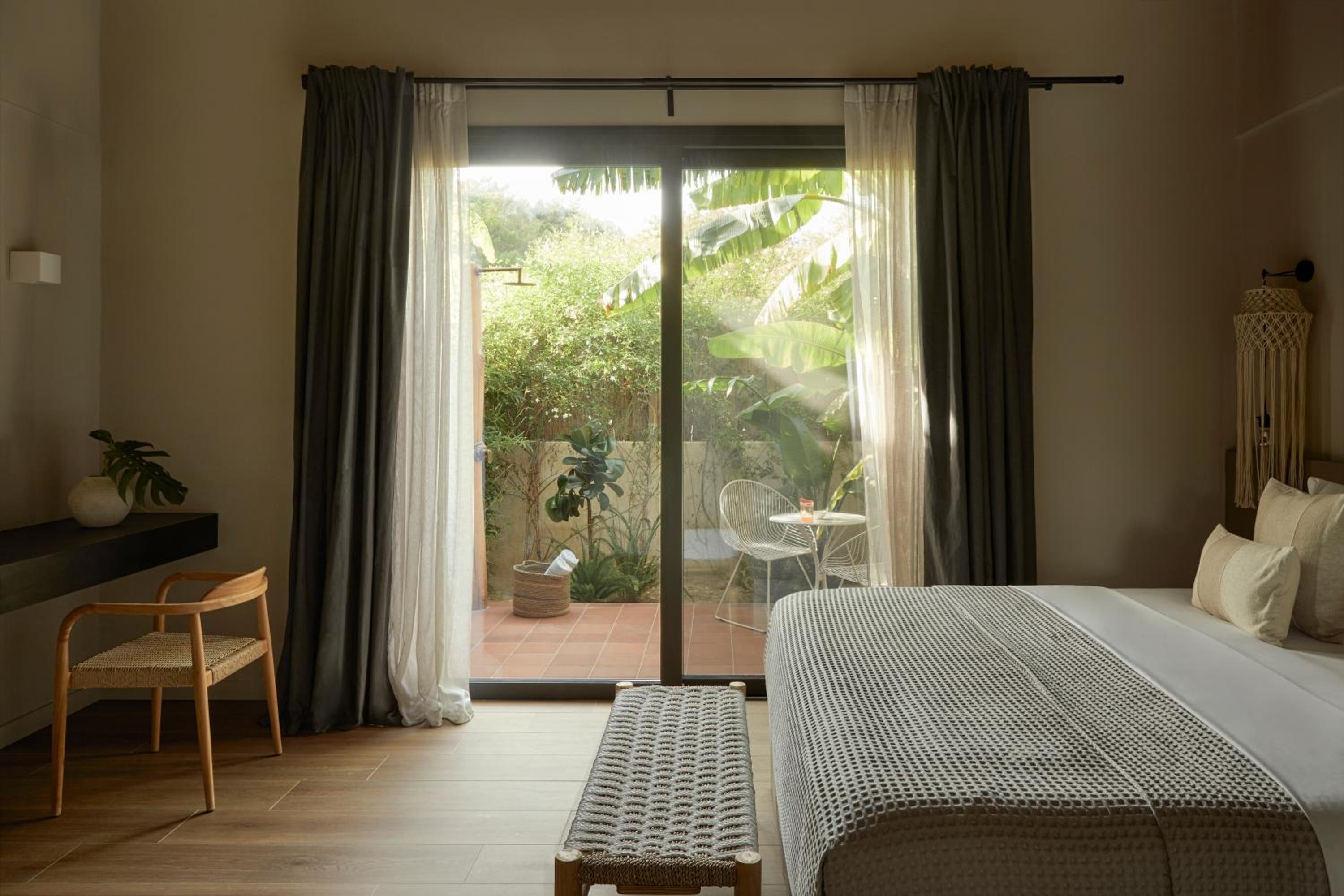King Suite with Pool View