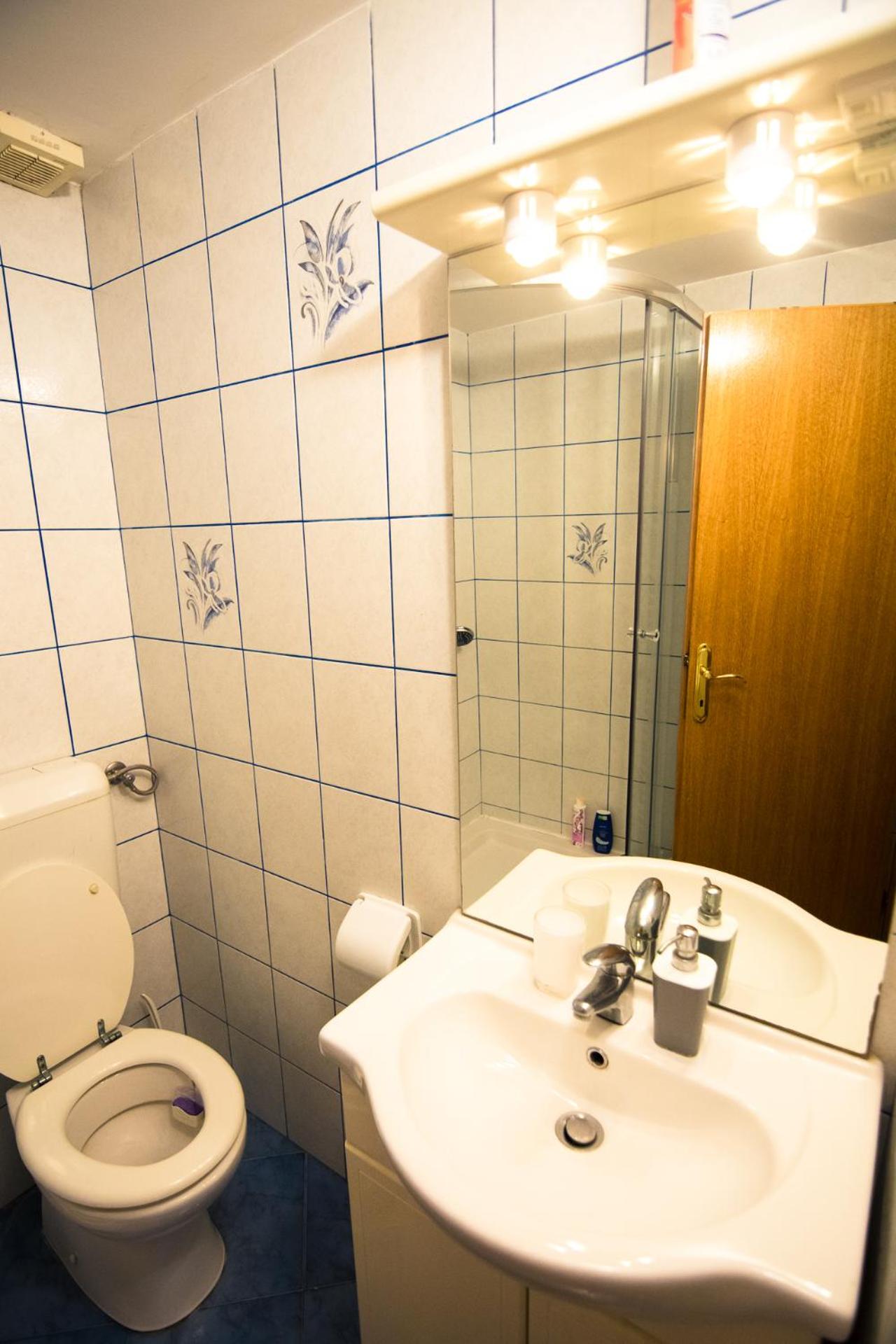Studio Apartment - Photo 12