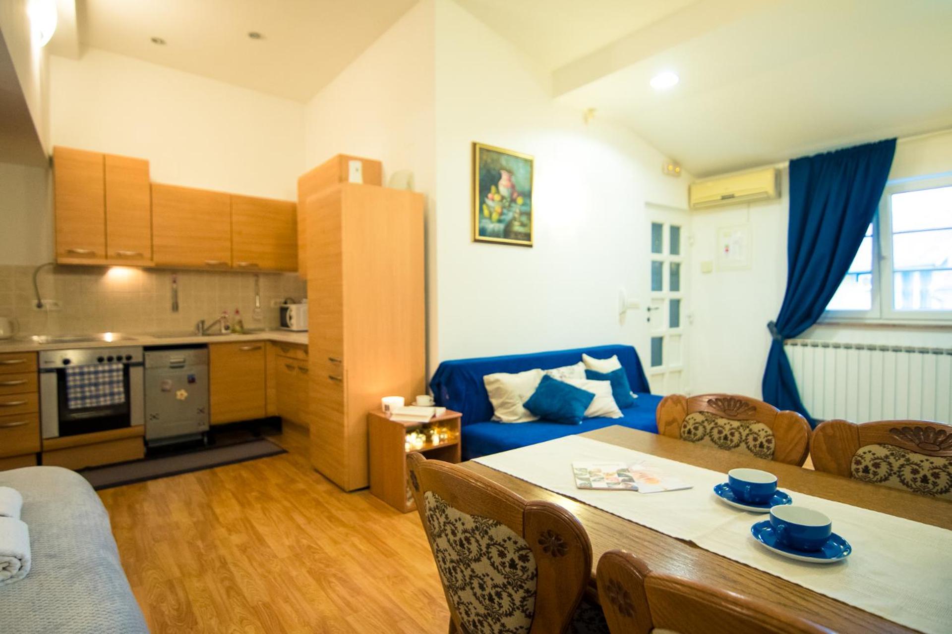 Studio Apartment - Photo 22