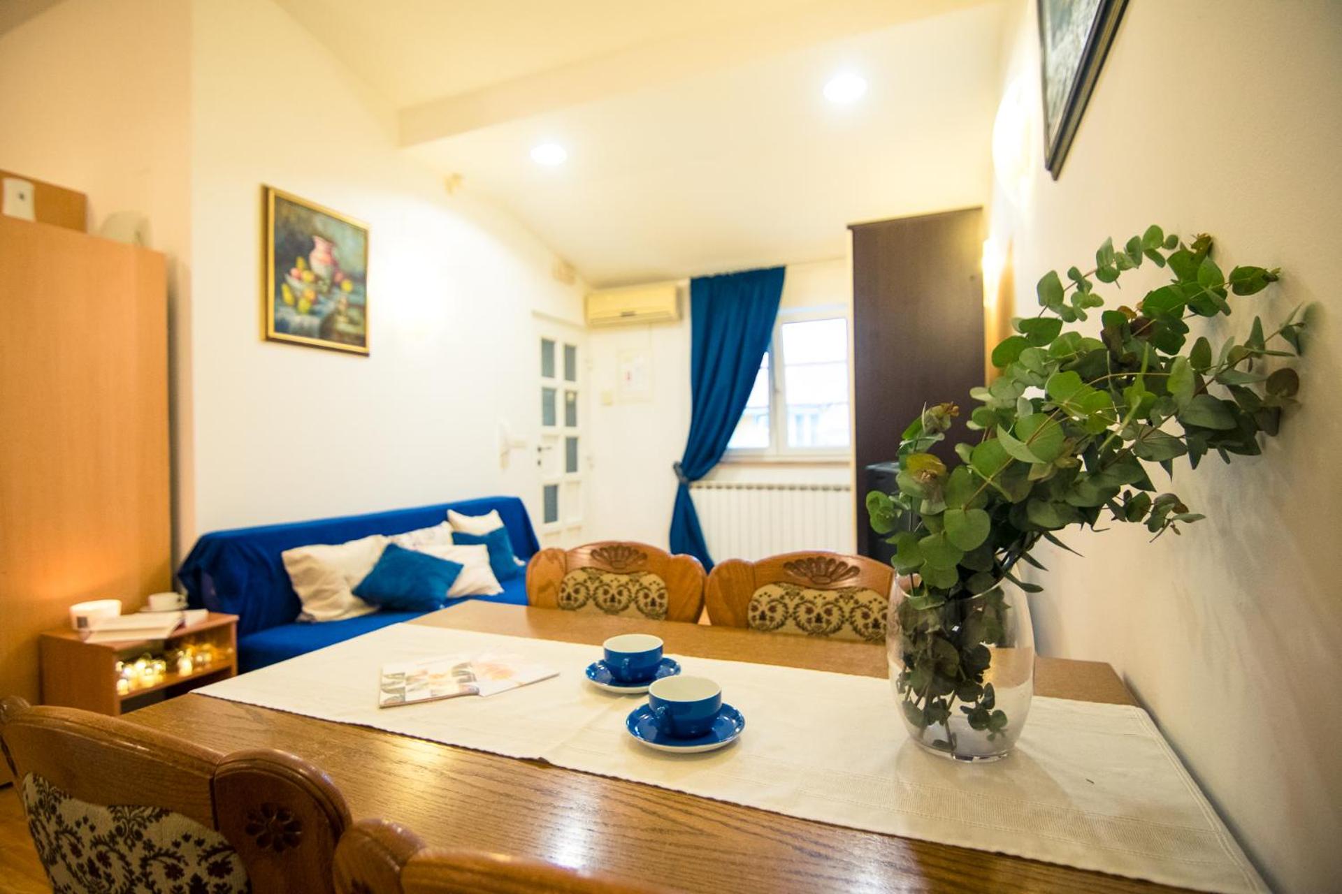 Studio Apartment - Photo 24