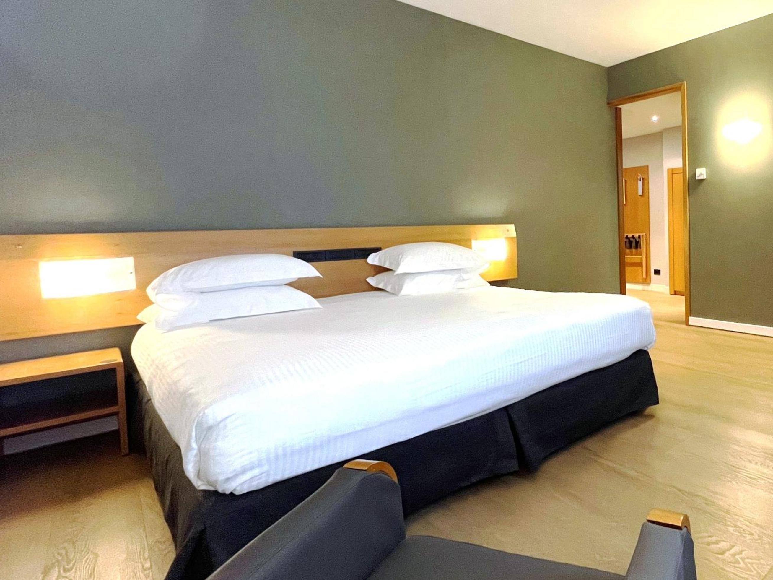 1 King Bed Premium  - Photo 4