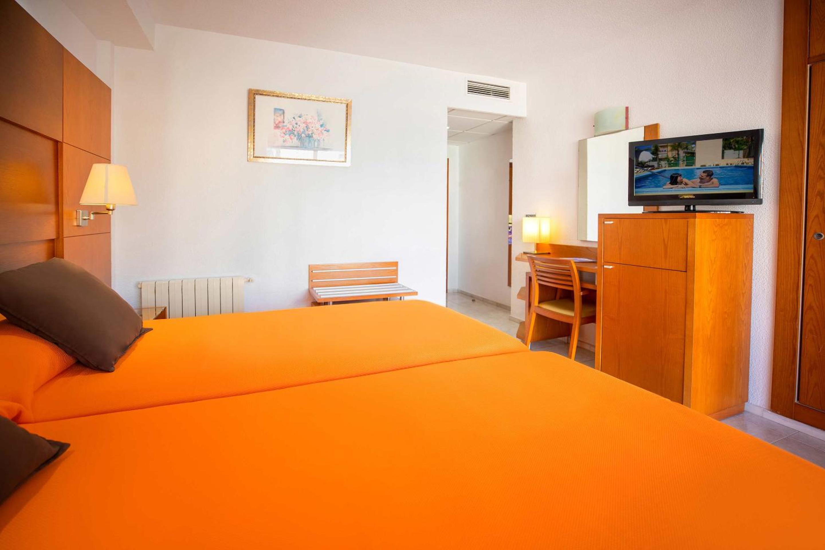Twin Room with Extra Bed (3 Adults) photo 2