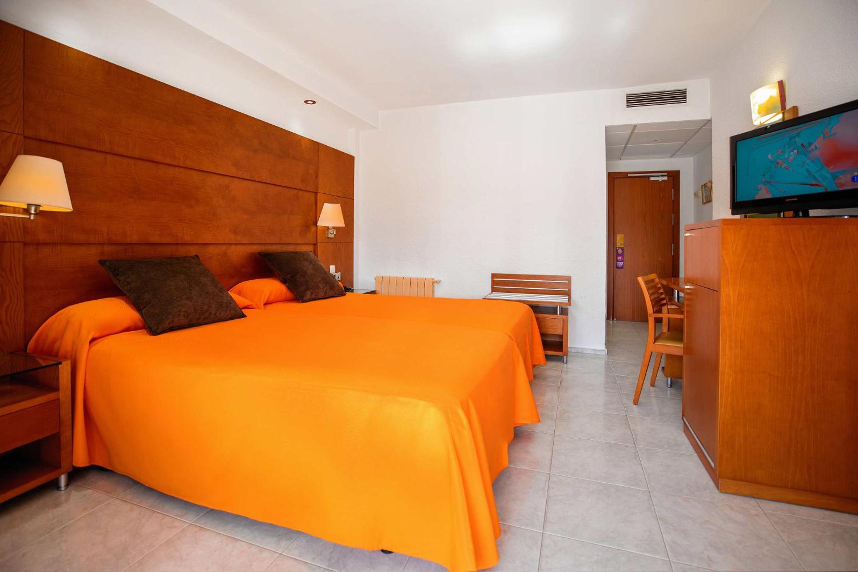 Double or Twin Room with Pool View photo 2