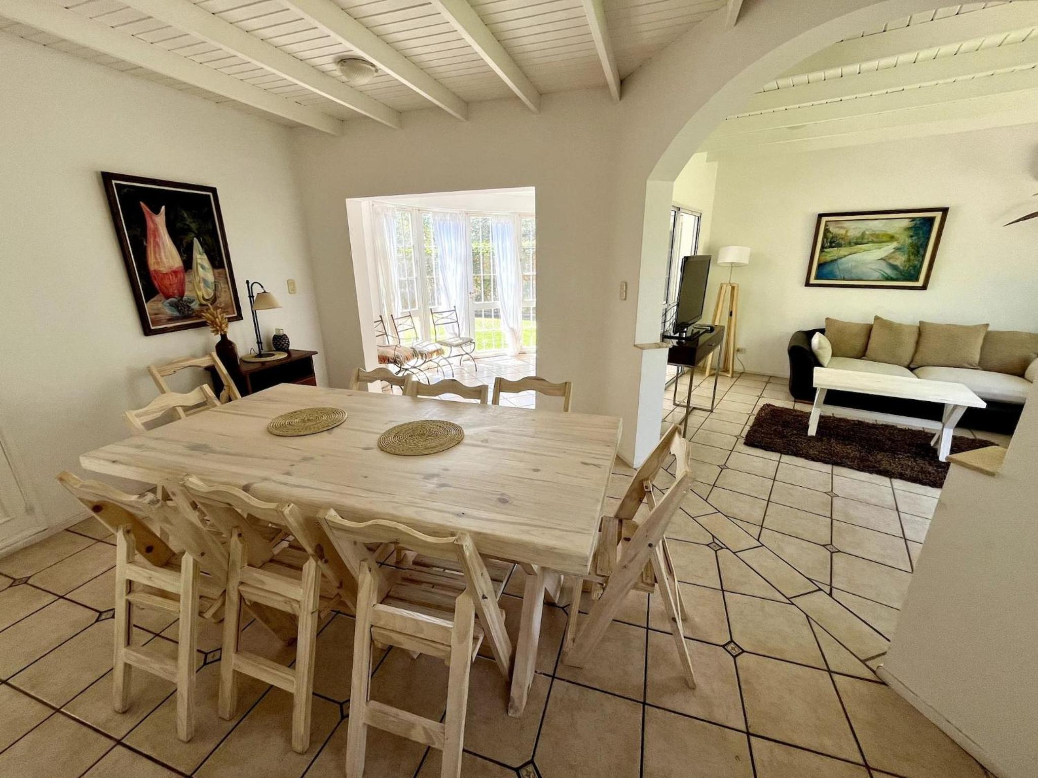 Five-Bedroom House photo 2