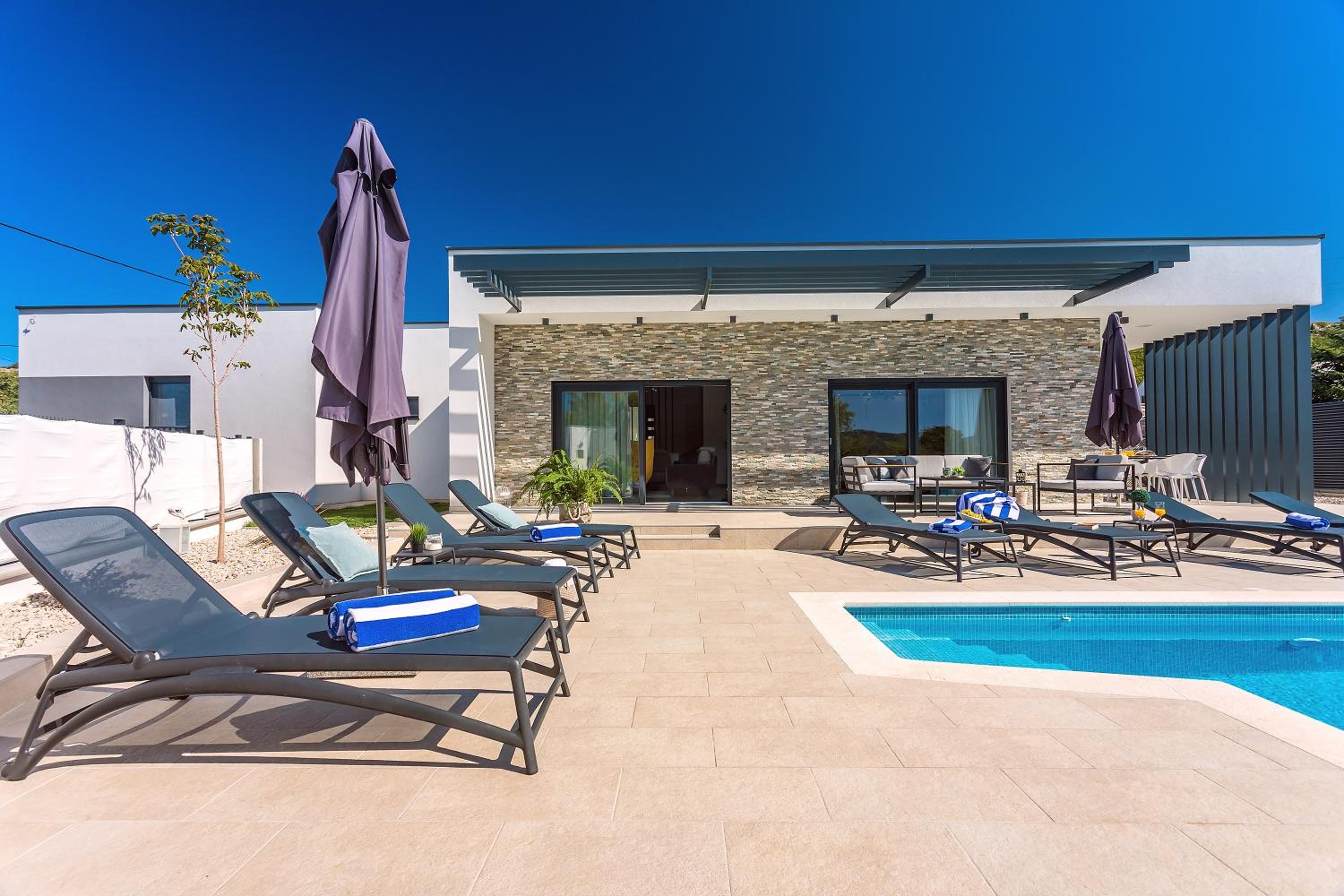Villa photo 2