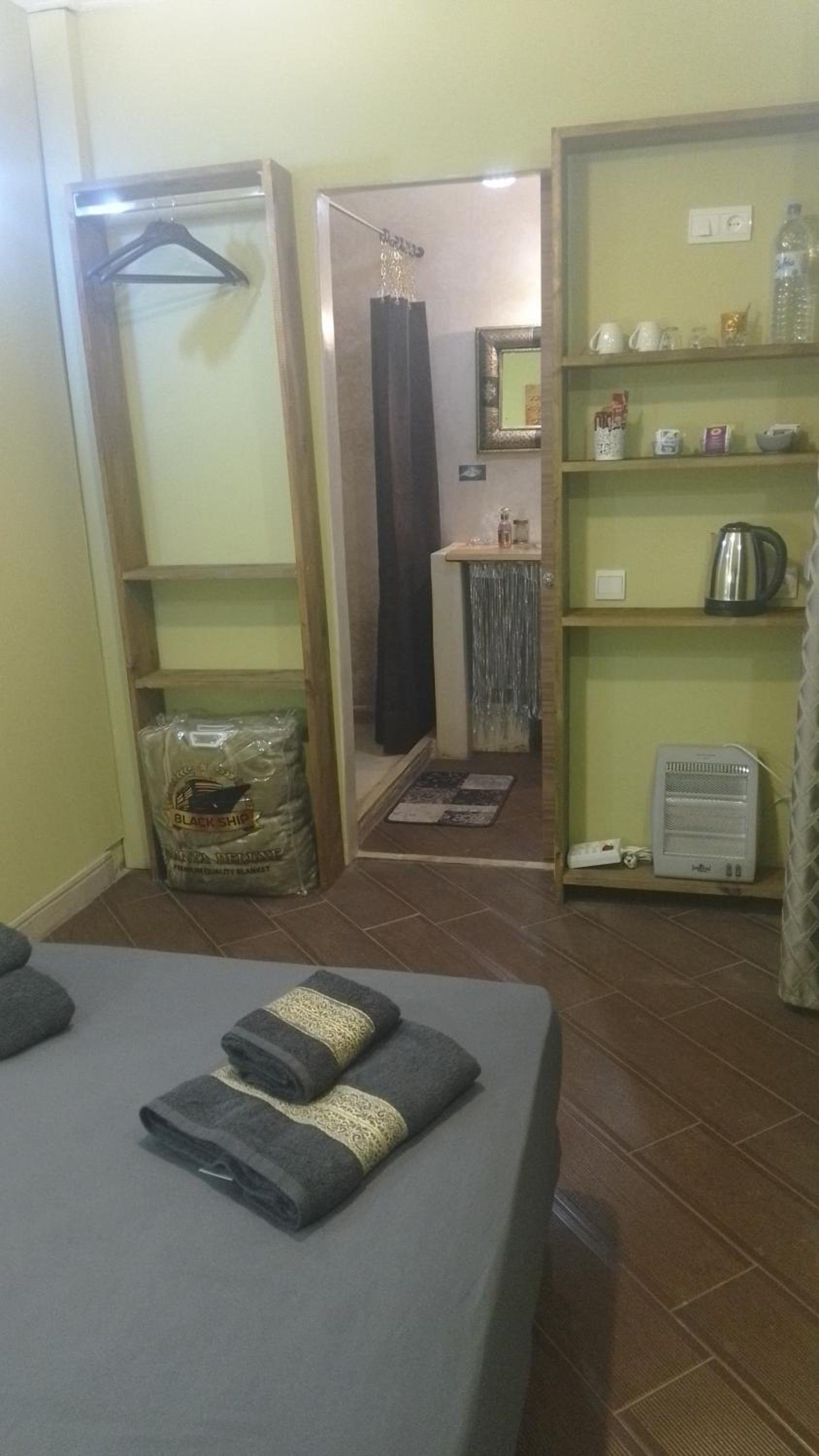 Standard Queen Room