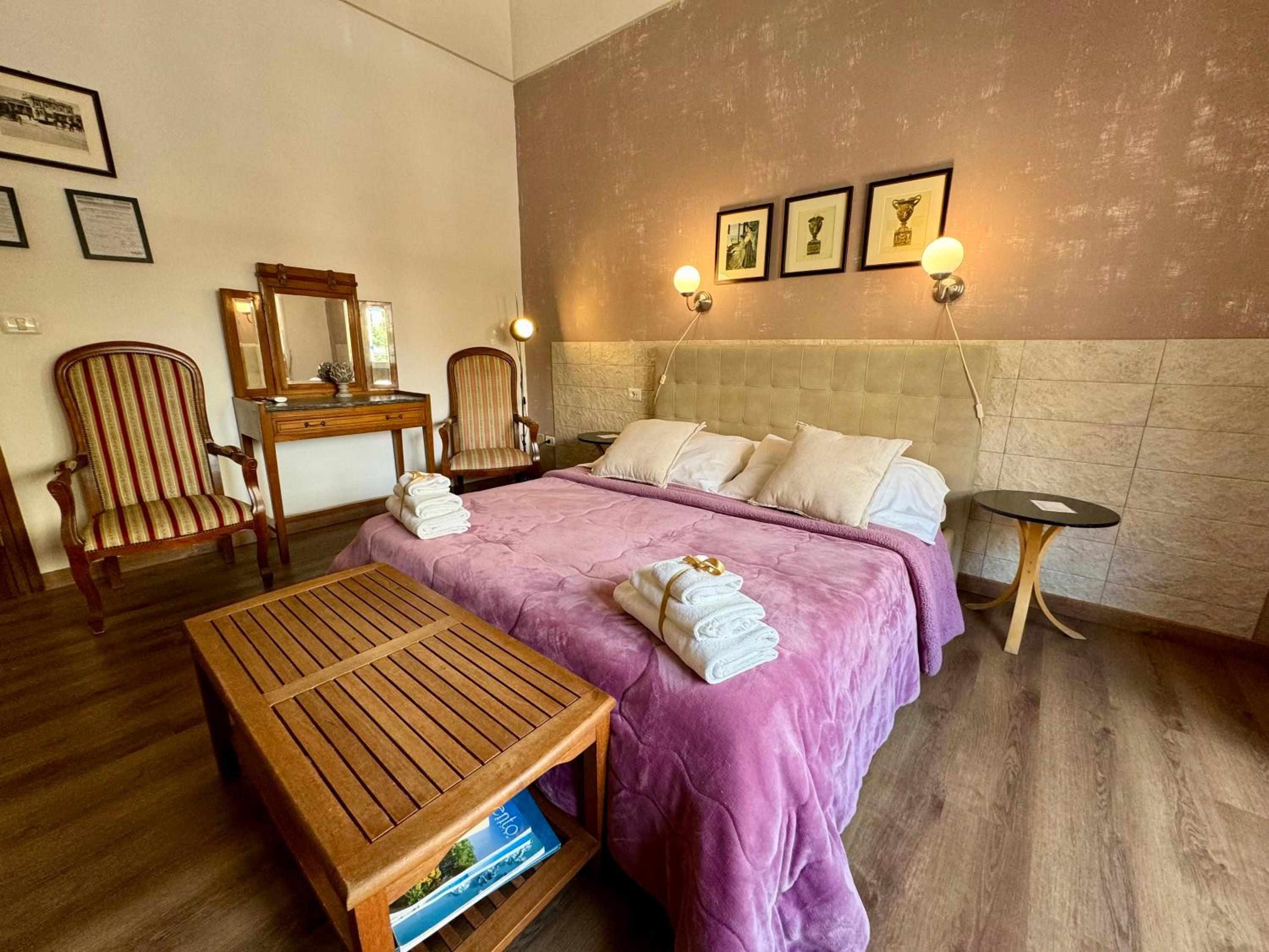 Large Double Room photo 2