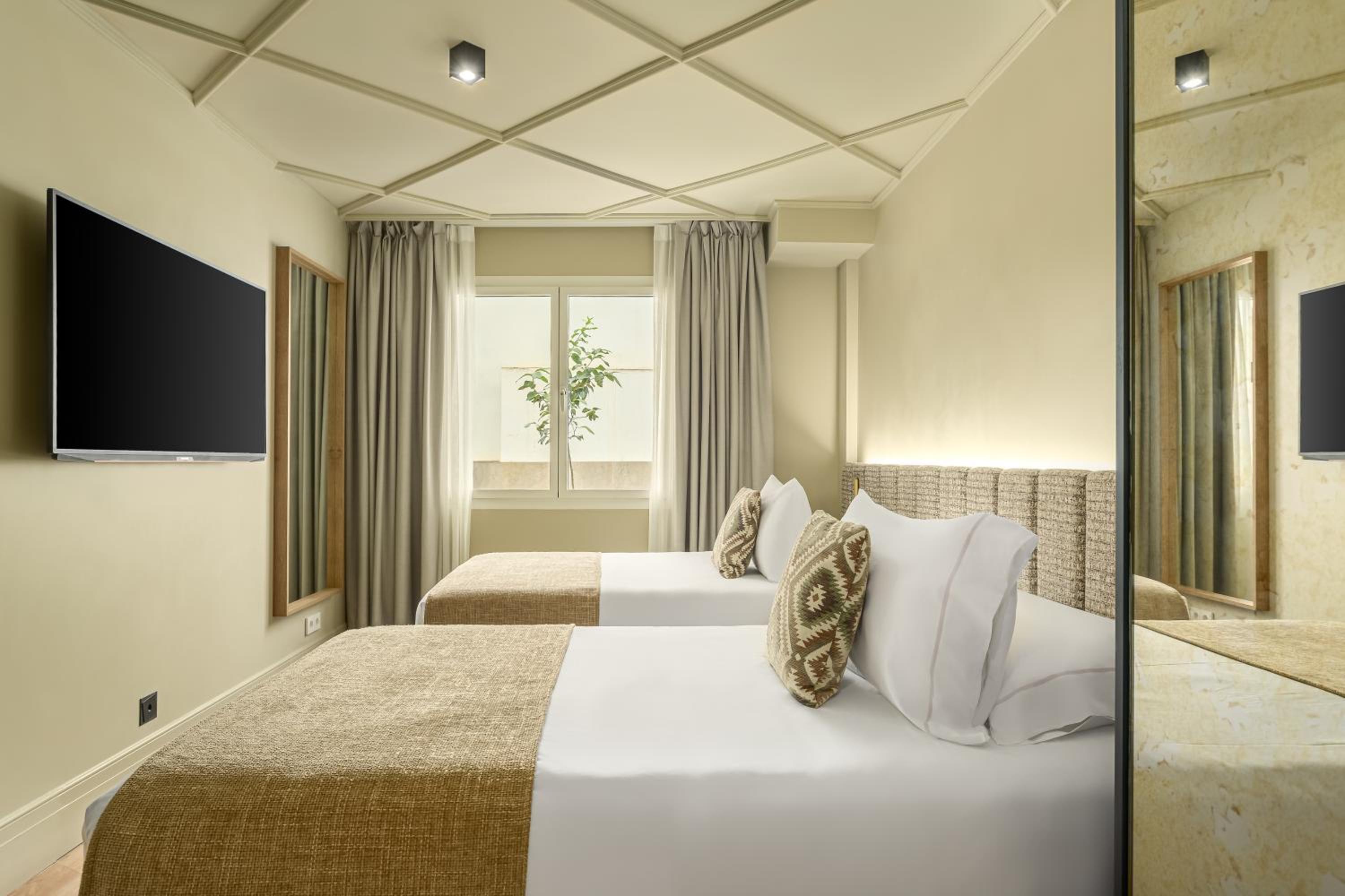 Standard Double Room - Photo 5