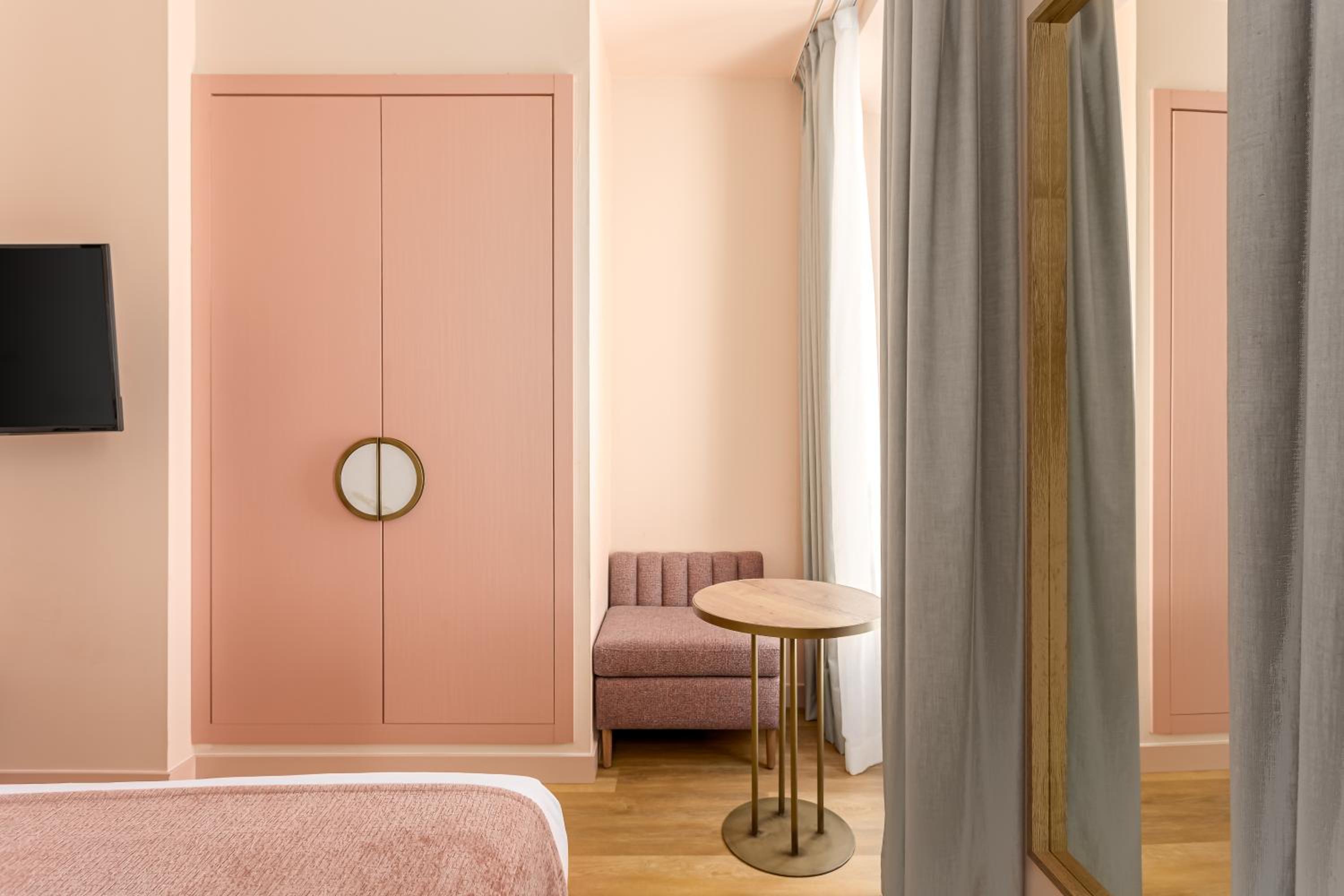 Standard Double Room - Photo 8
