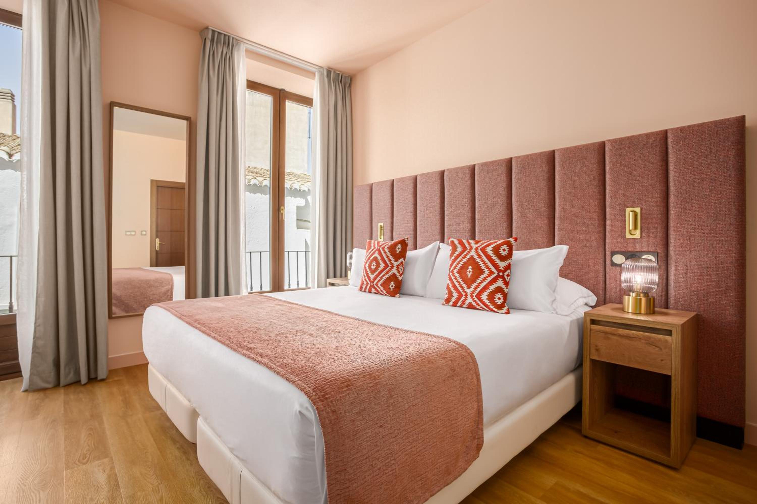 Standard Double Room - Photo 7