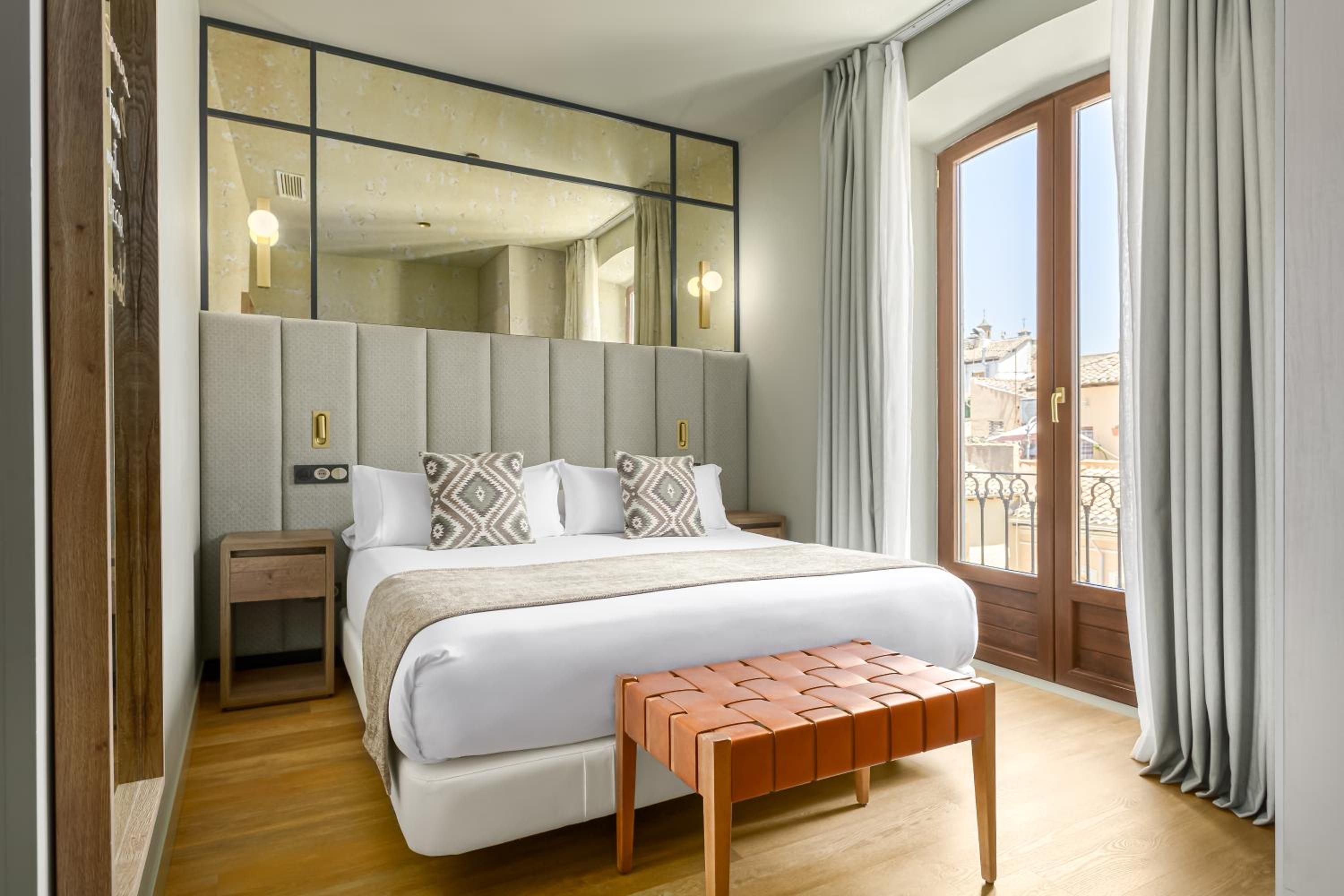 Standard Double Room - Photo 10