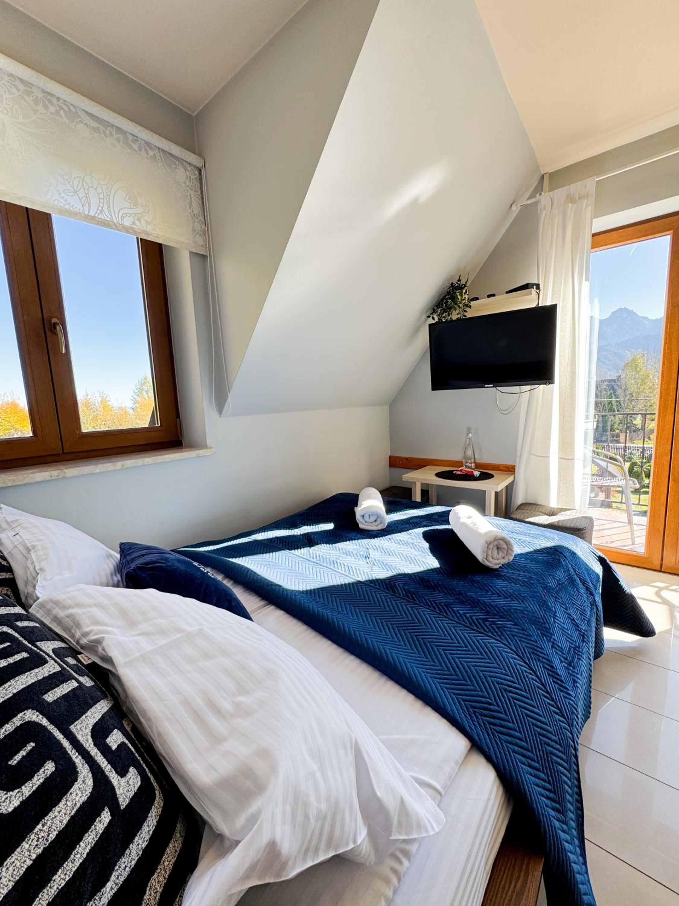 Double Room with Mountain View - Photo 1