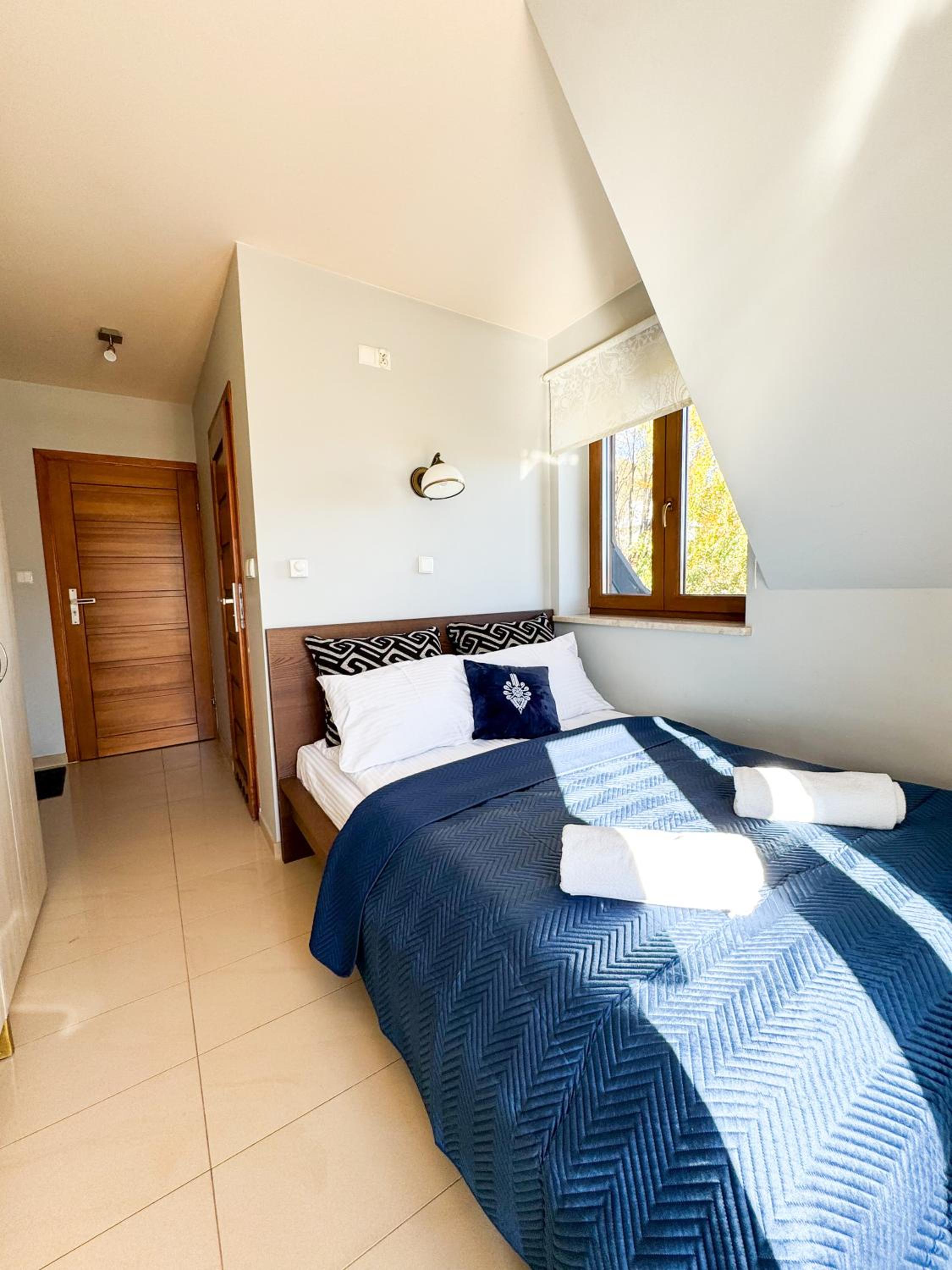 Double Room with Mountain View - Photo 3