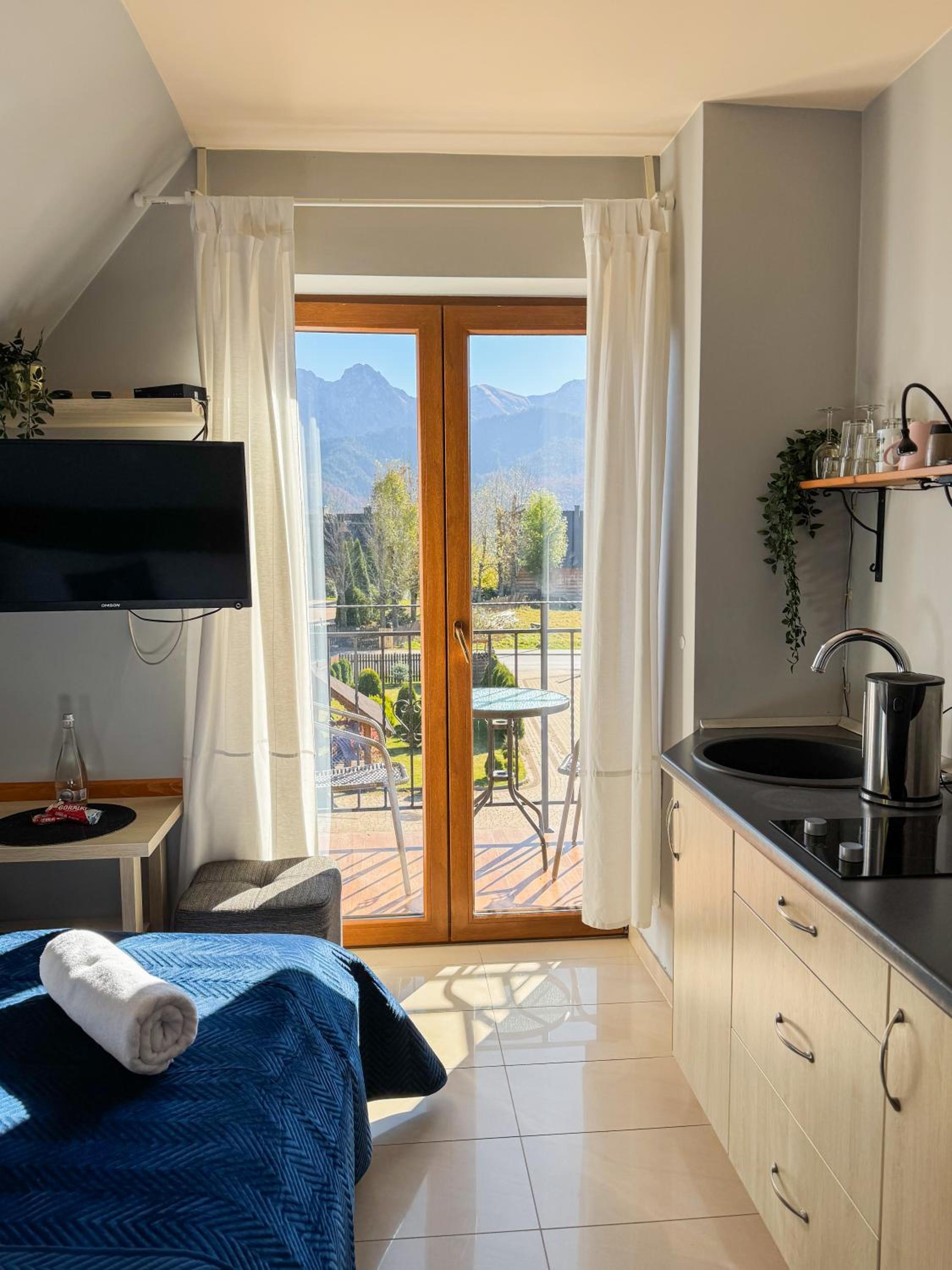 Double Room with Mountain View - Photo 5