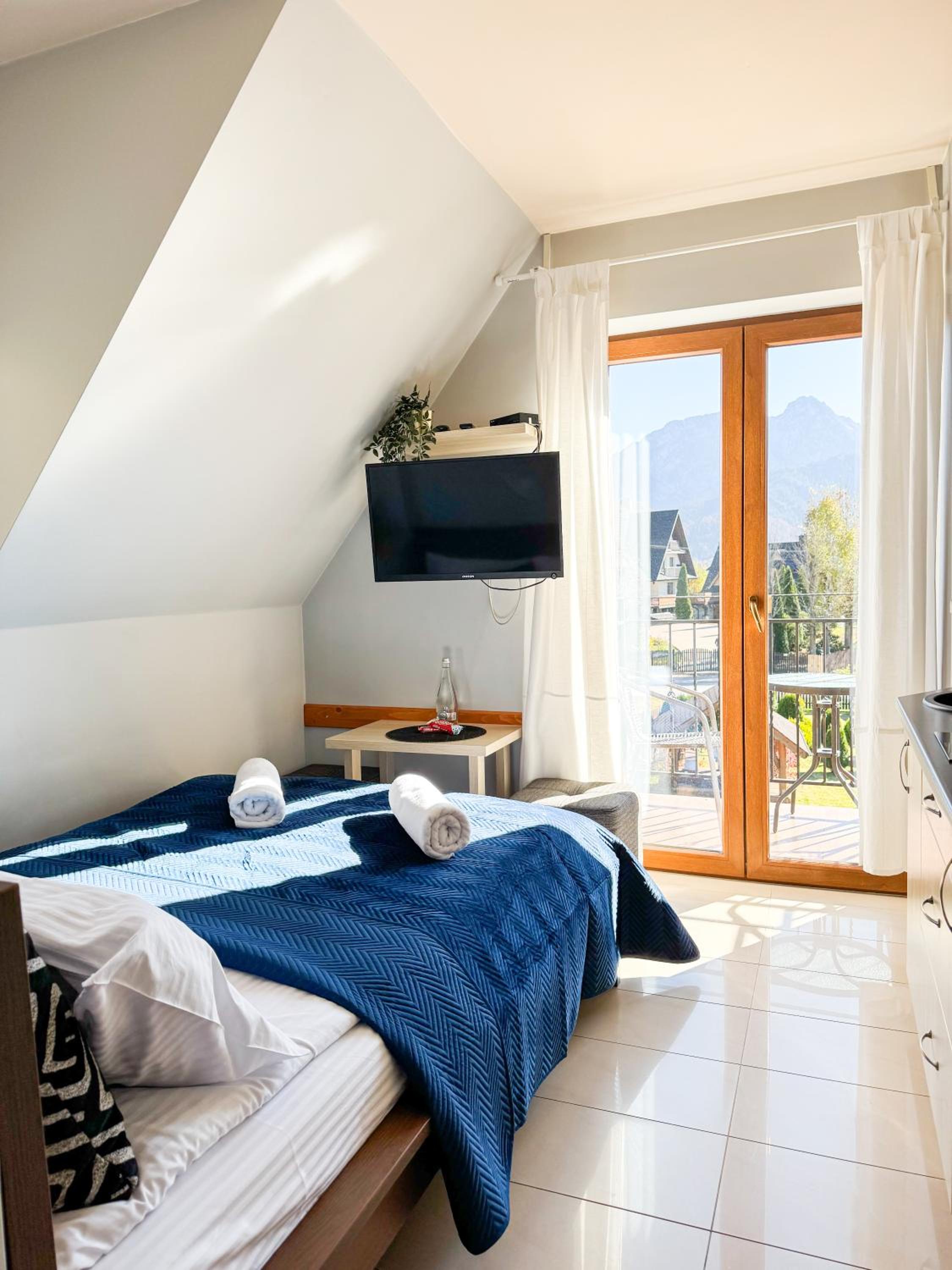 Double Room with Mountain View - Photo 10