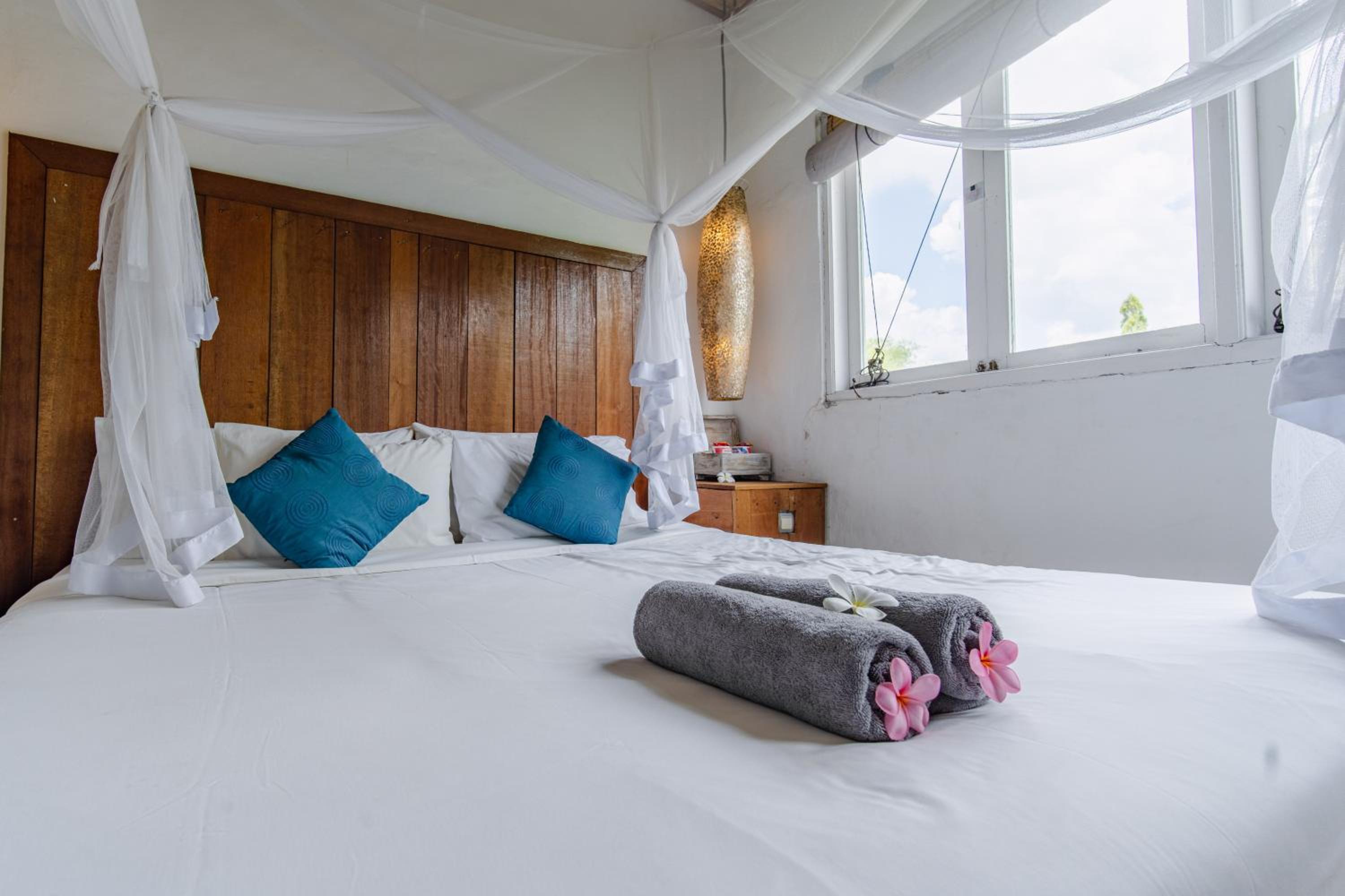 Deluxe Double Room - Photo 11
