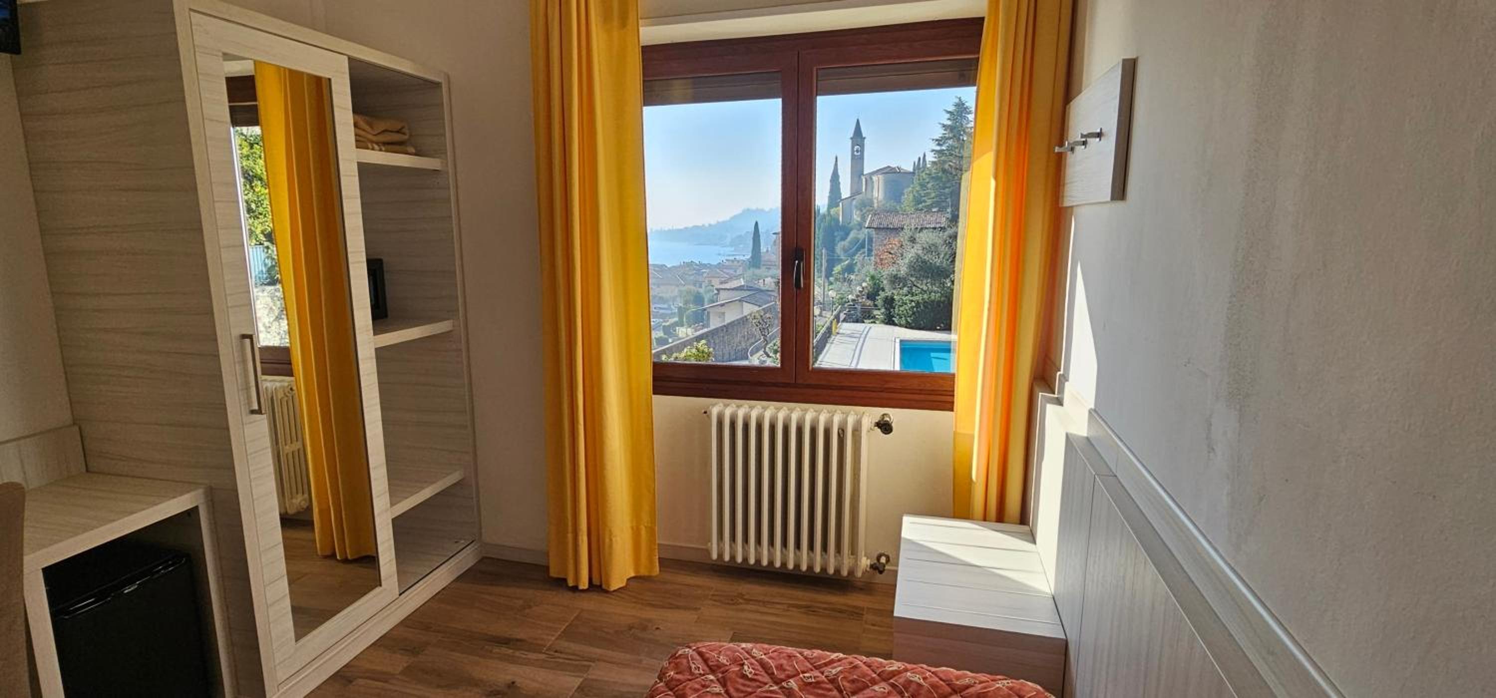Deluxe Single Room with Lake View