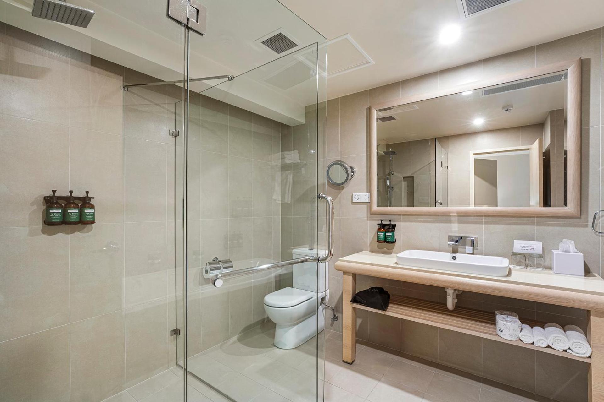 Two-Bedroom Suite thumbnail 6
