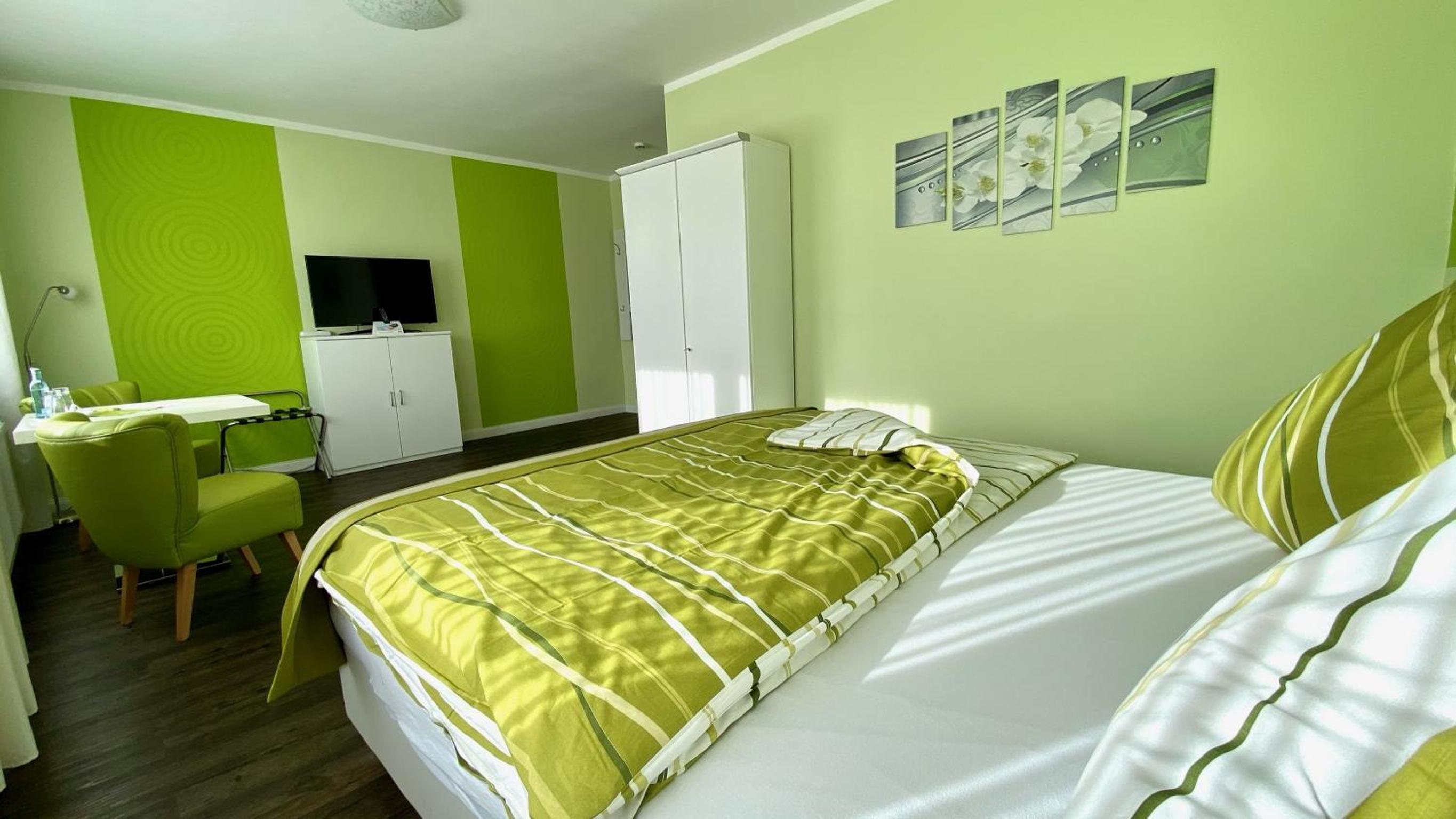 Deluxe Double Room with Shower - Photo 3