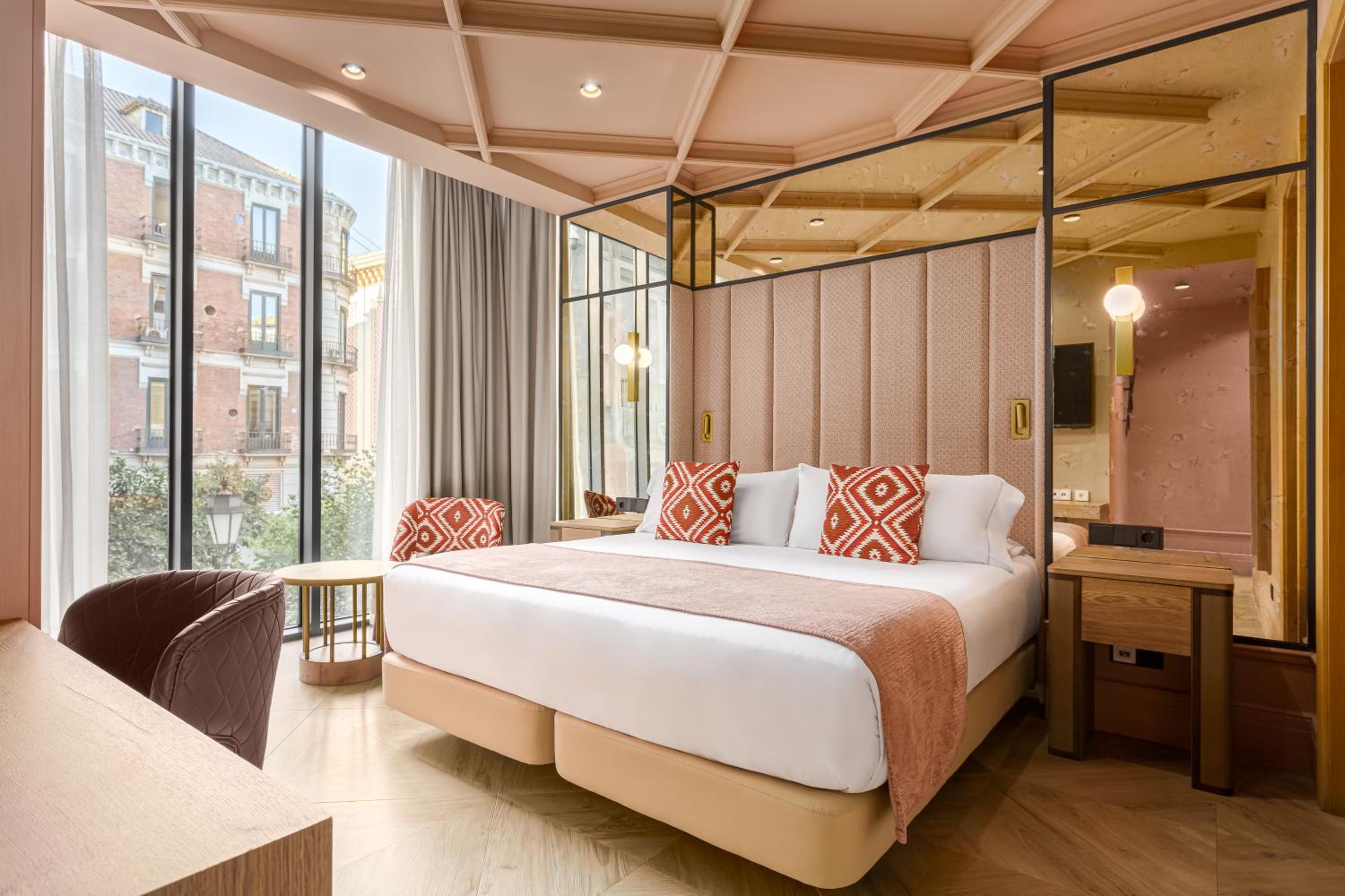 Deluxe Room - Photo 1