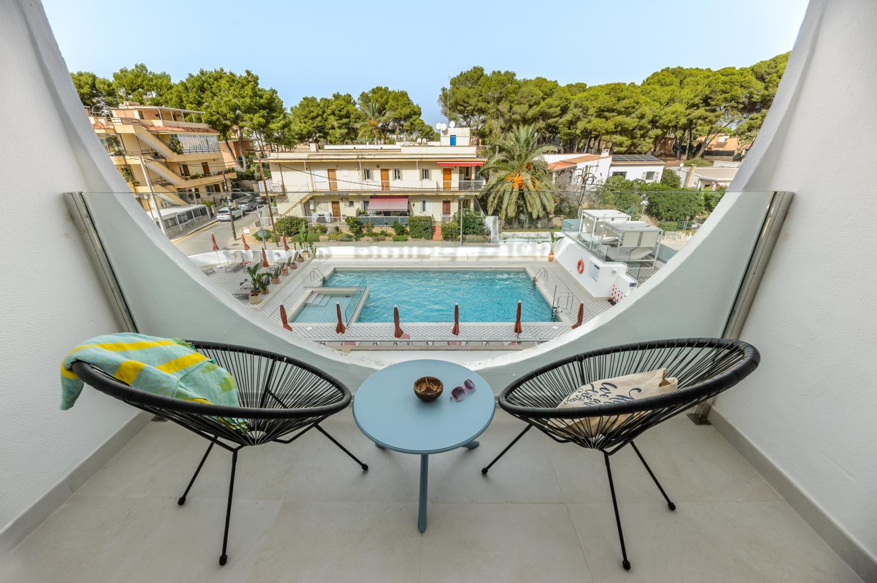 Twin Room with Pool View