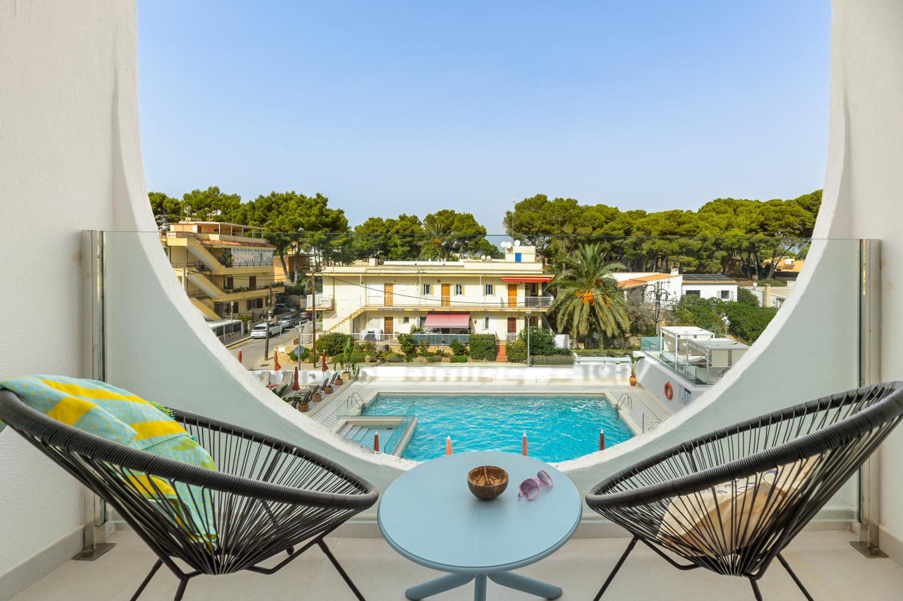 Twin Room with Pool View - Photo 7