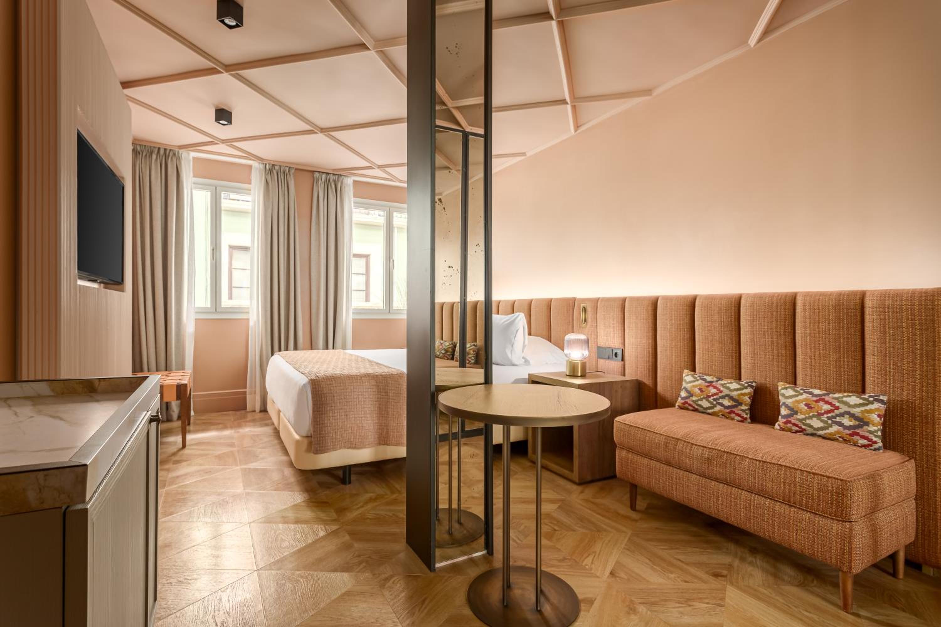Deluxe Room - Photo 9