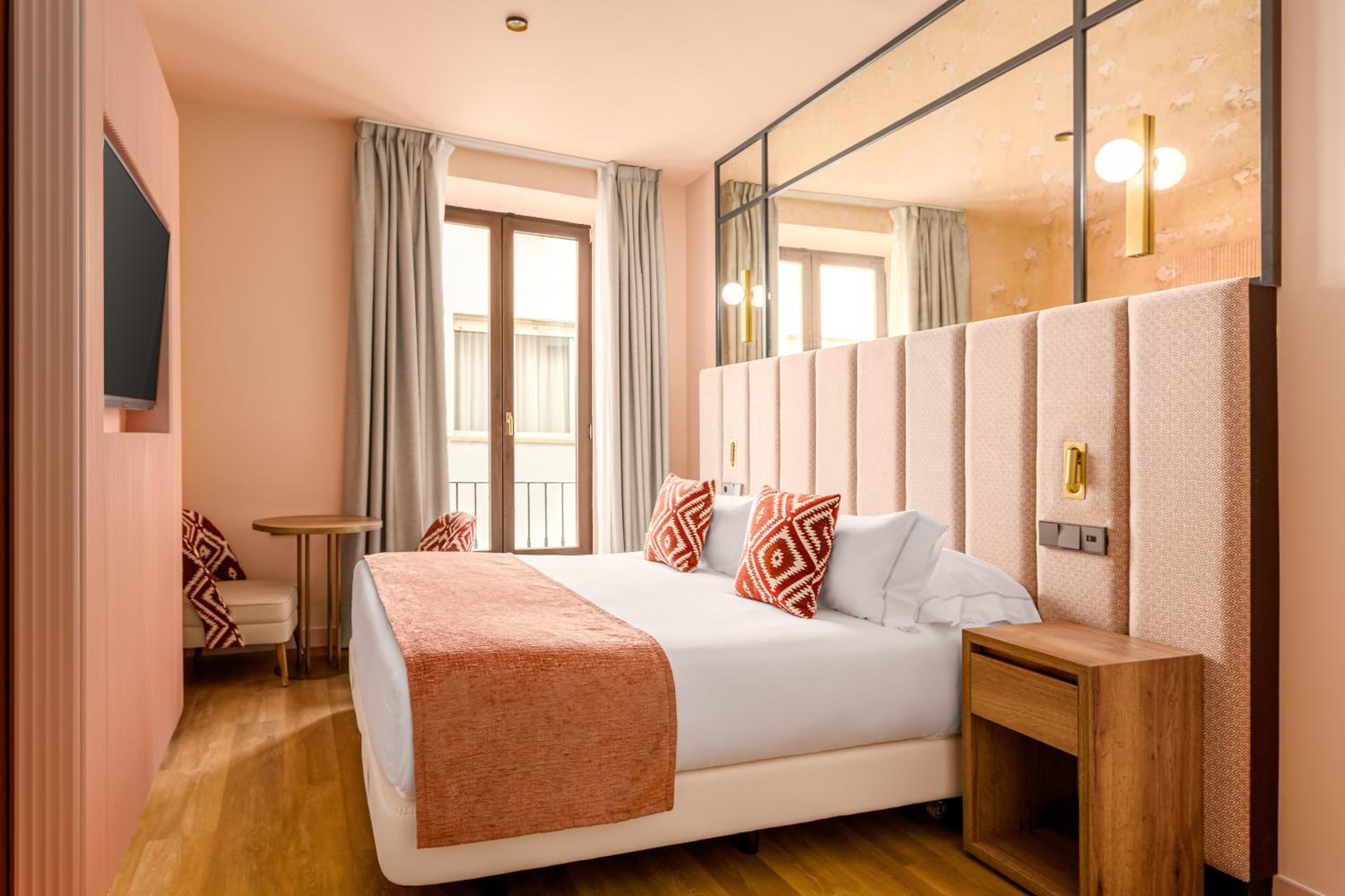 Deluxe Room - Photo 19