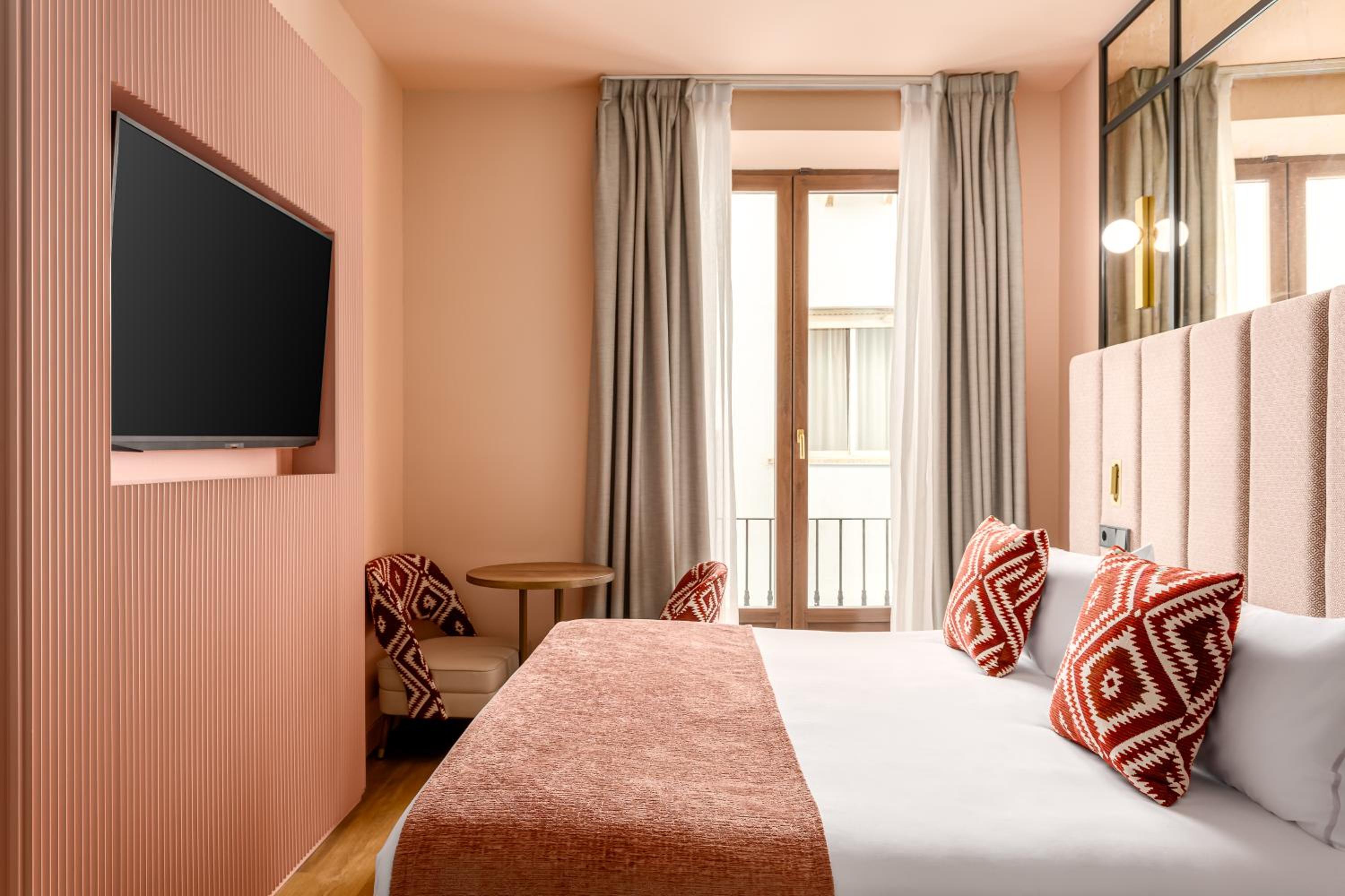 Deluxe Room - Photo 6