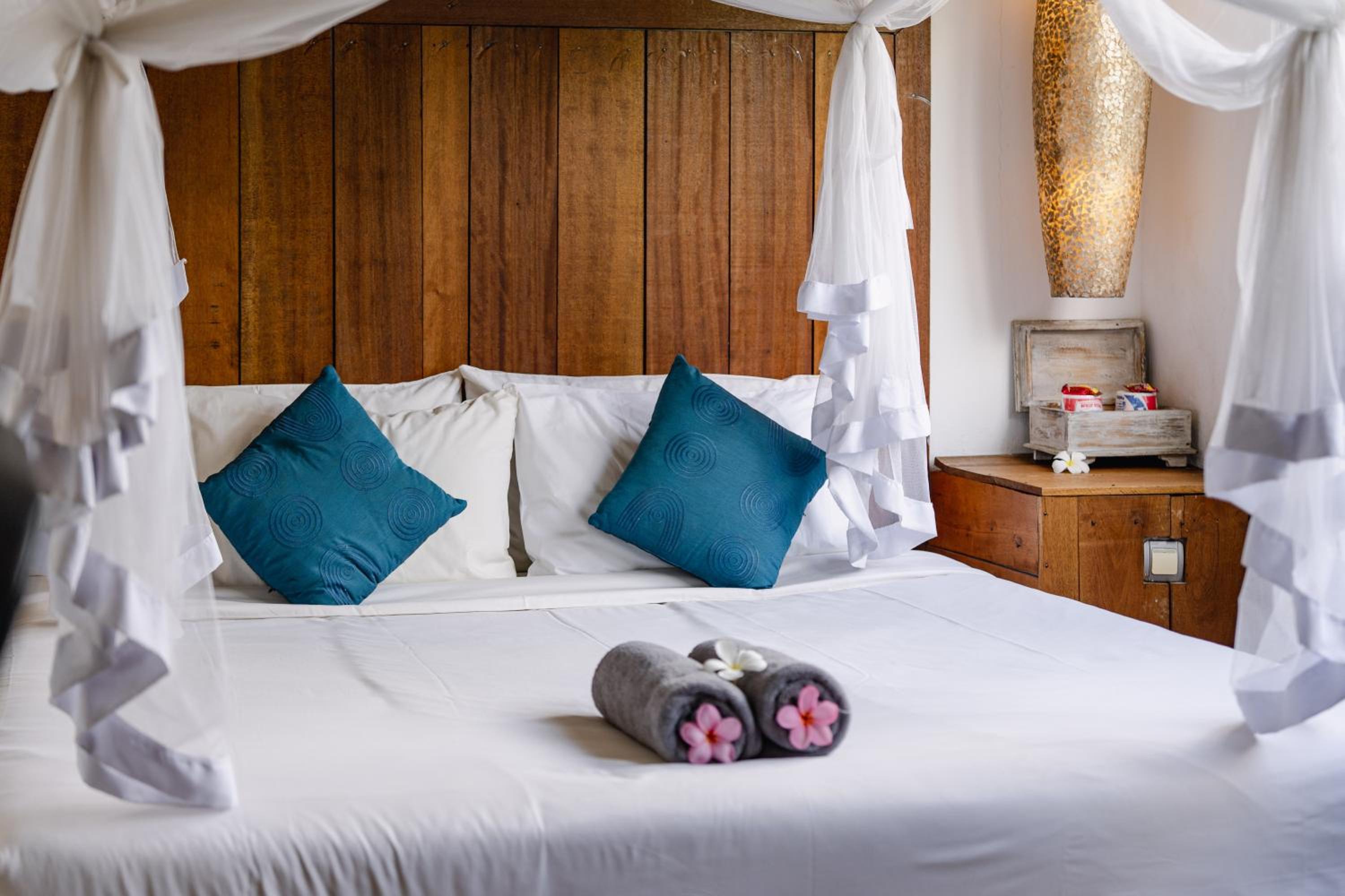 Deluxe Double Room - Photo 13
